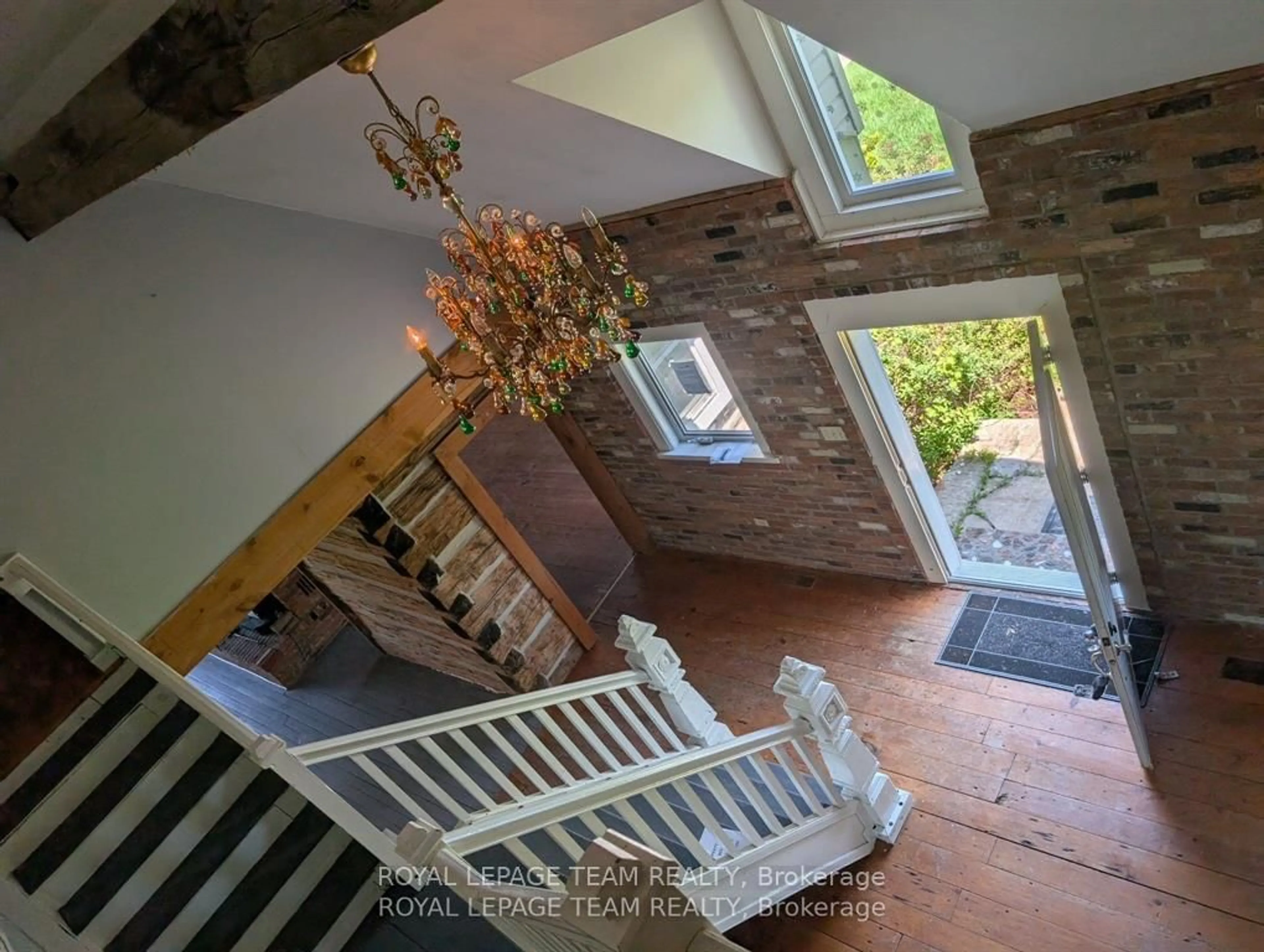 Indoor foyer for 9741 Canoe Lake Rd, Godfrey Ontario K0H 1T0