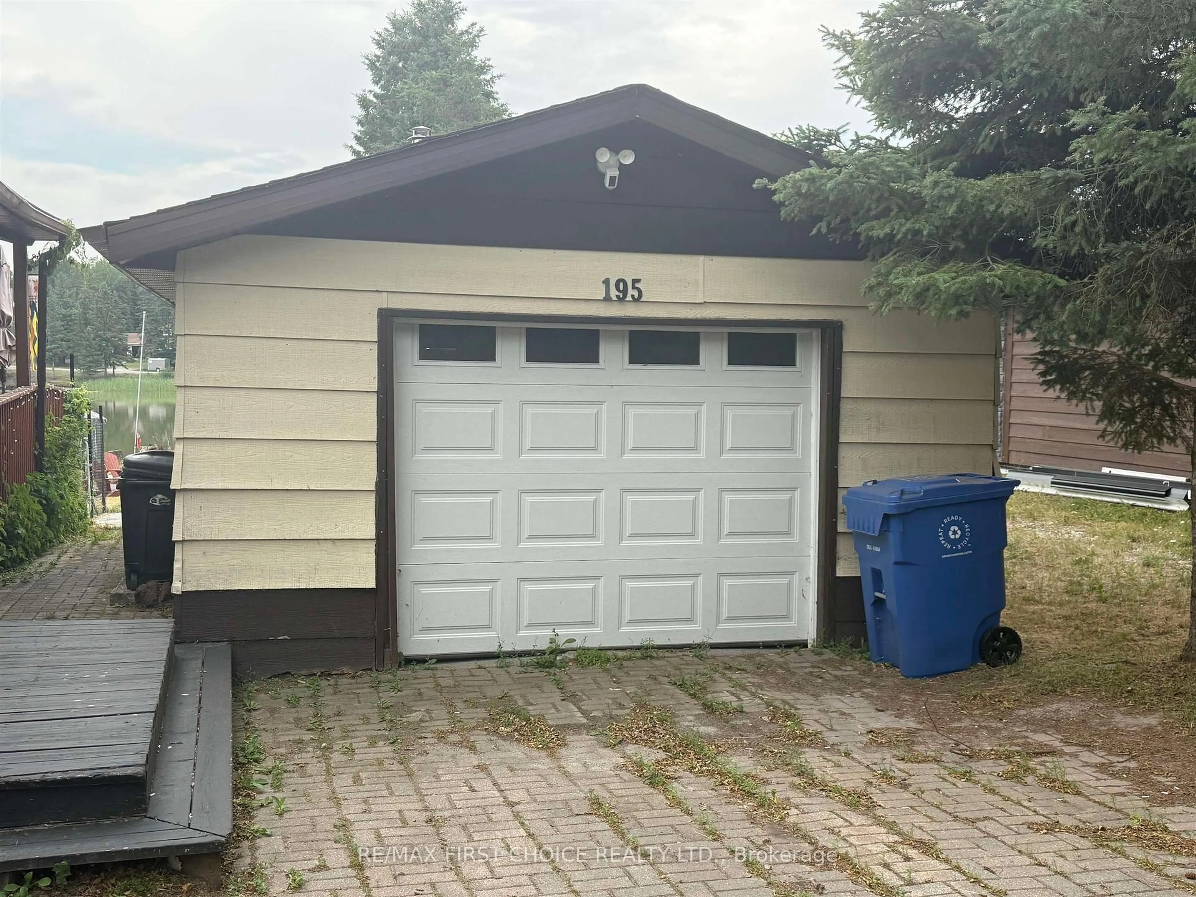 Shed for 195 West River Rd, Dryden Ontario P8N 2A7