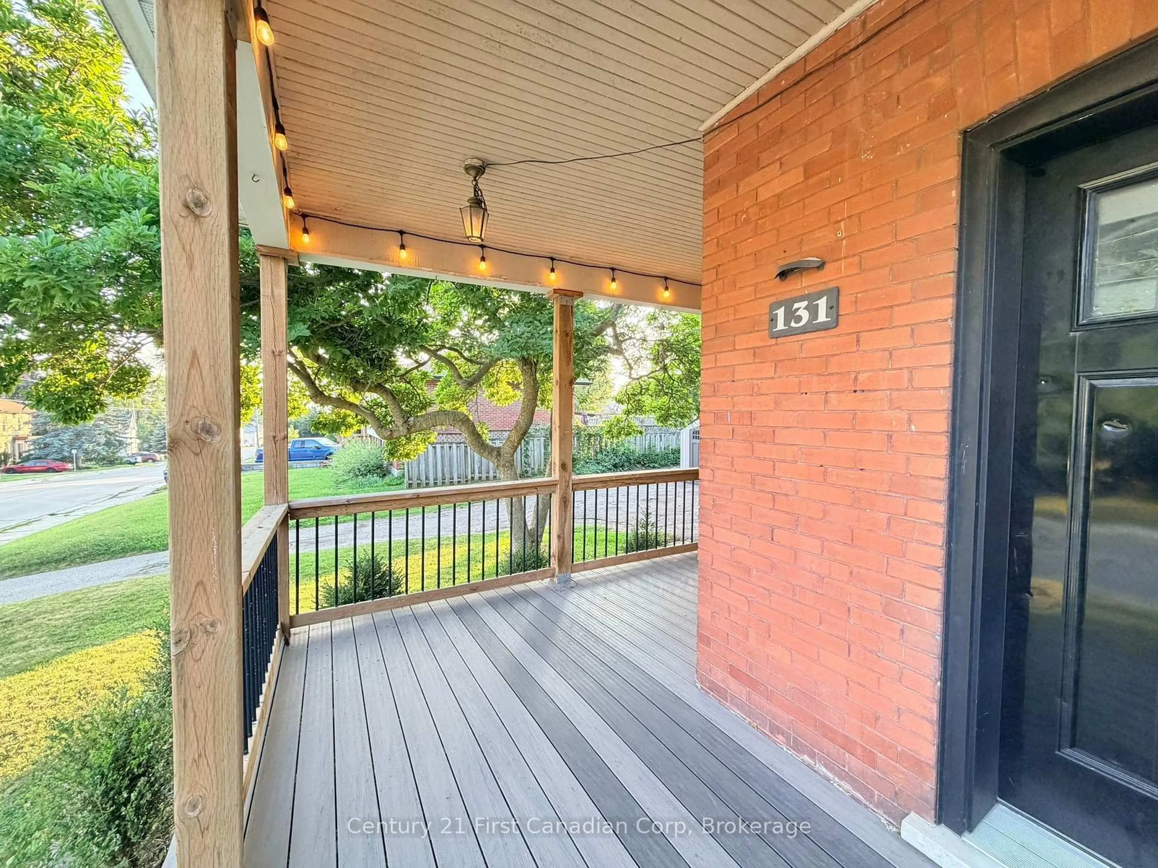Patio, street for 131 King St, Ingersoll Ontario N5C 1G8