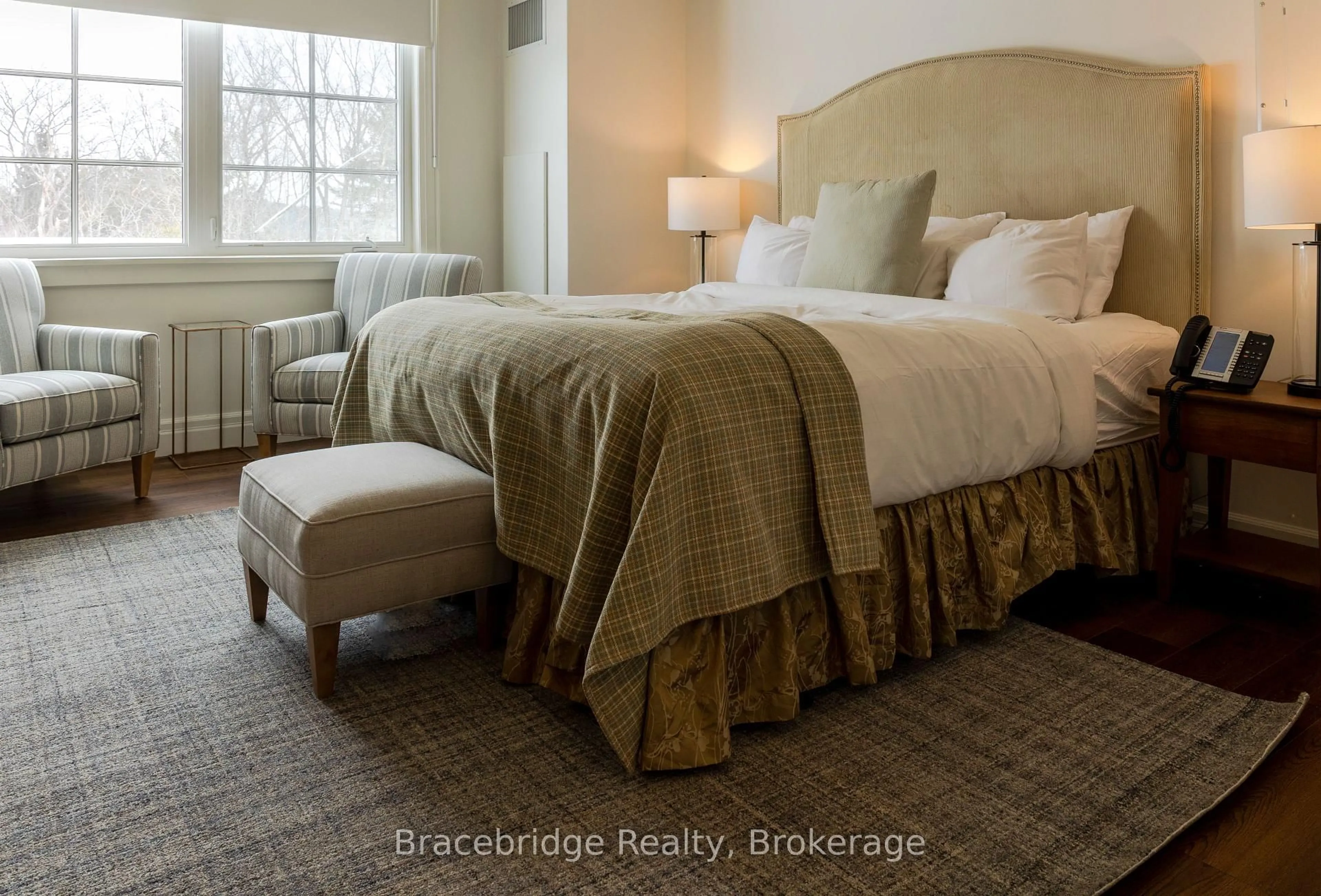 Bedroom with bed, unknown for 1869 Muskoka Rd 118 Highway #L209-C1, Muskoka Lakes Ontario P1L 1W8