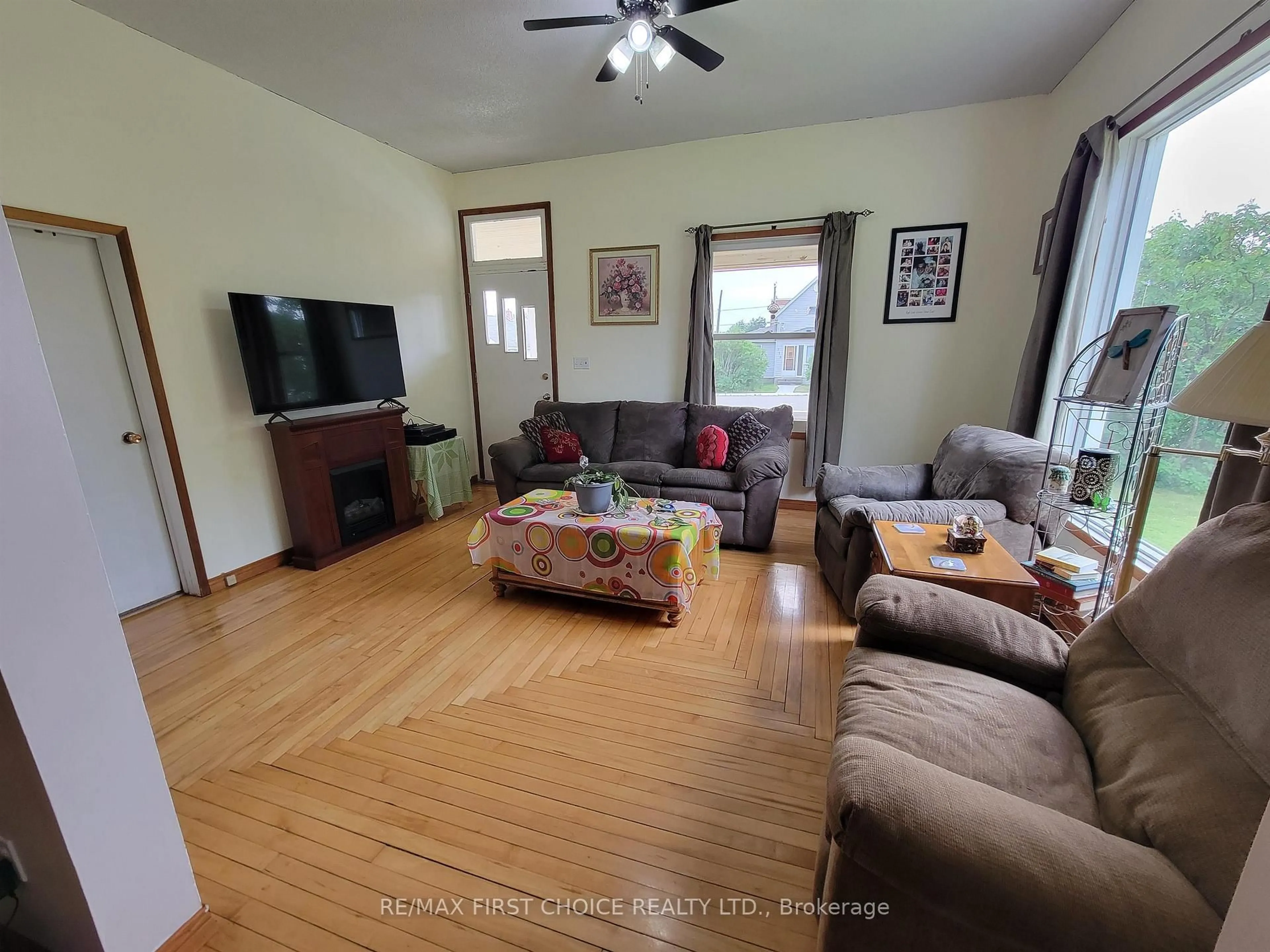 Living room with furniture, unknown for 120 Third St, Rainy River Ontario P0W 1L0