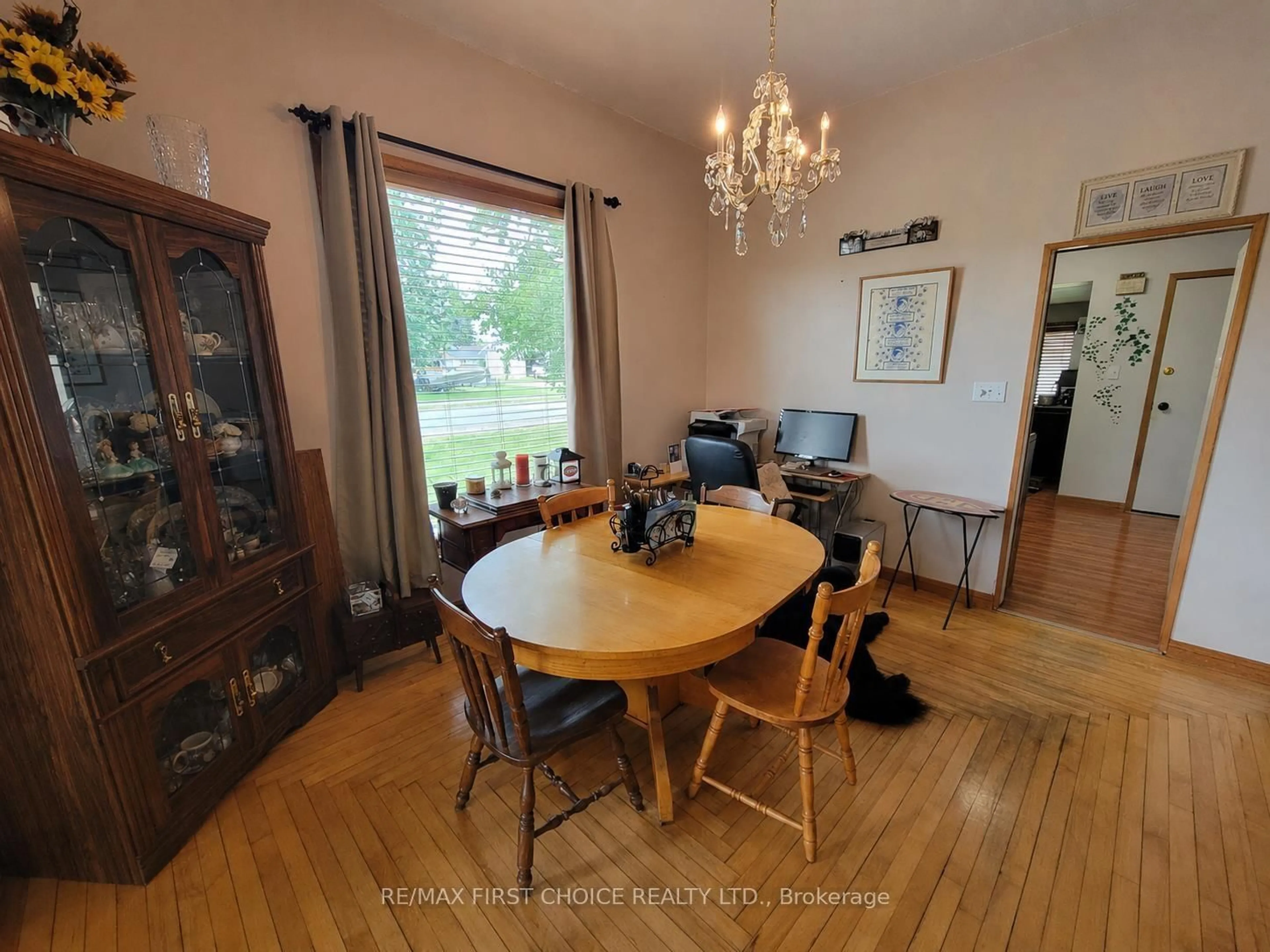 Dining room, wood/laminate floor for 120 Third St, Rainy River Ontario P0W 1L0