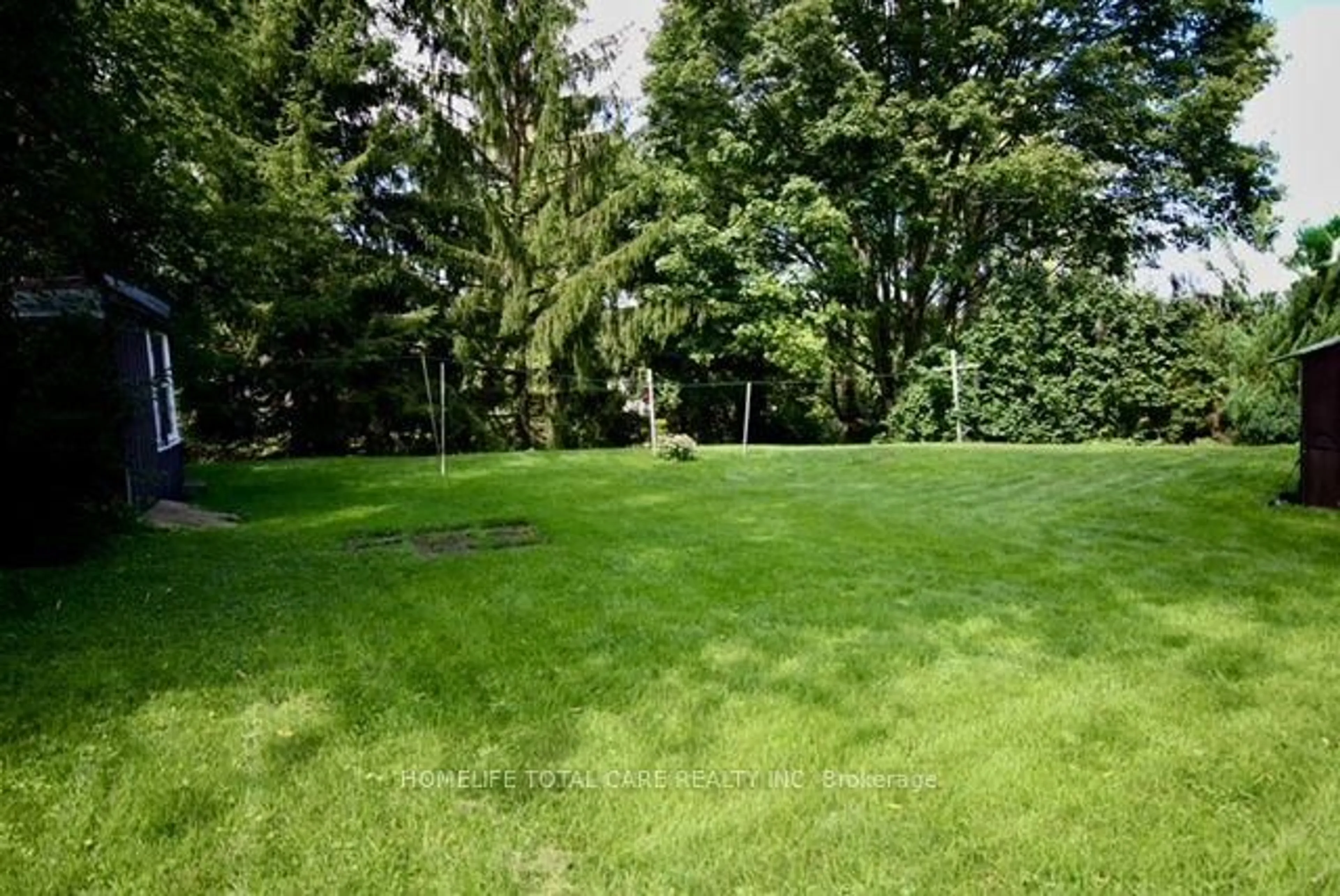 Patio, forest/trees view for 179 Charles St, Ingersoll Ontario N5C 1J9