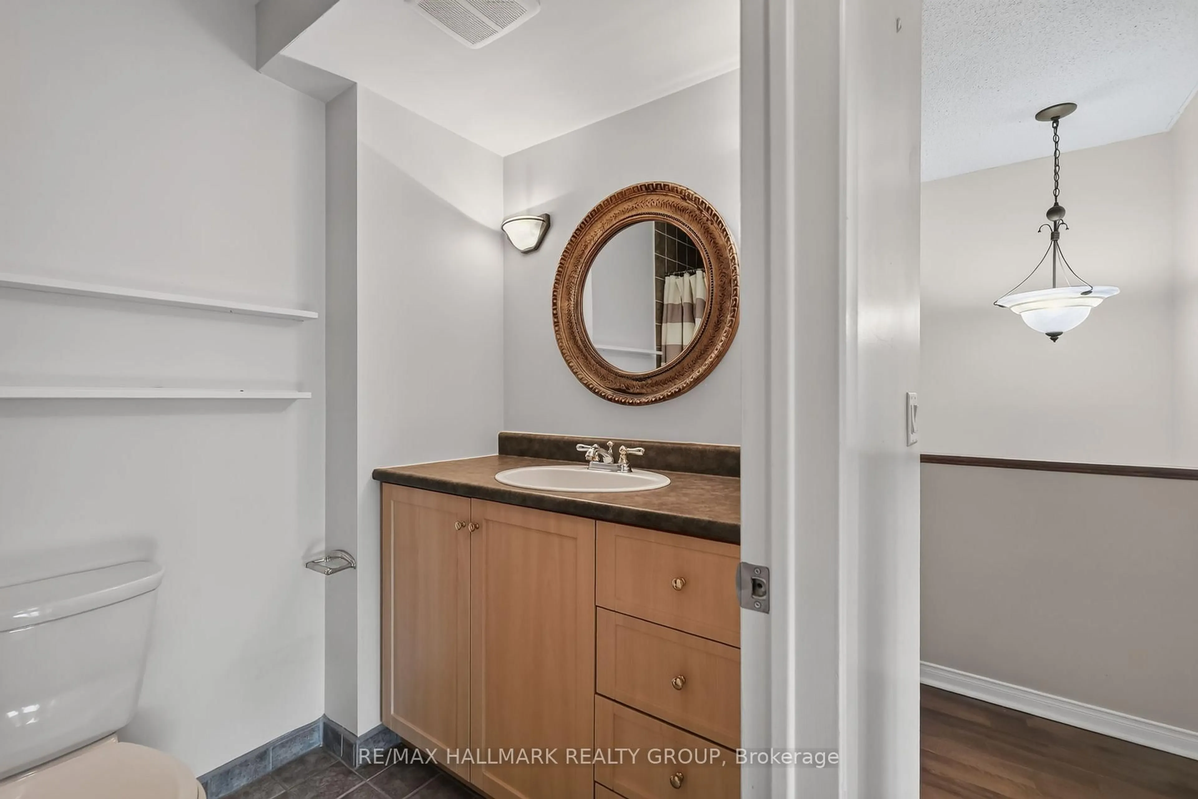 Standard bathroom, ceramic/tile floor for 290 CATHCART St #22, Ottawa Ontario K1N 5C4