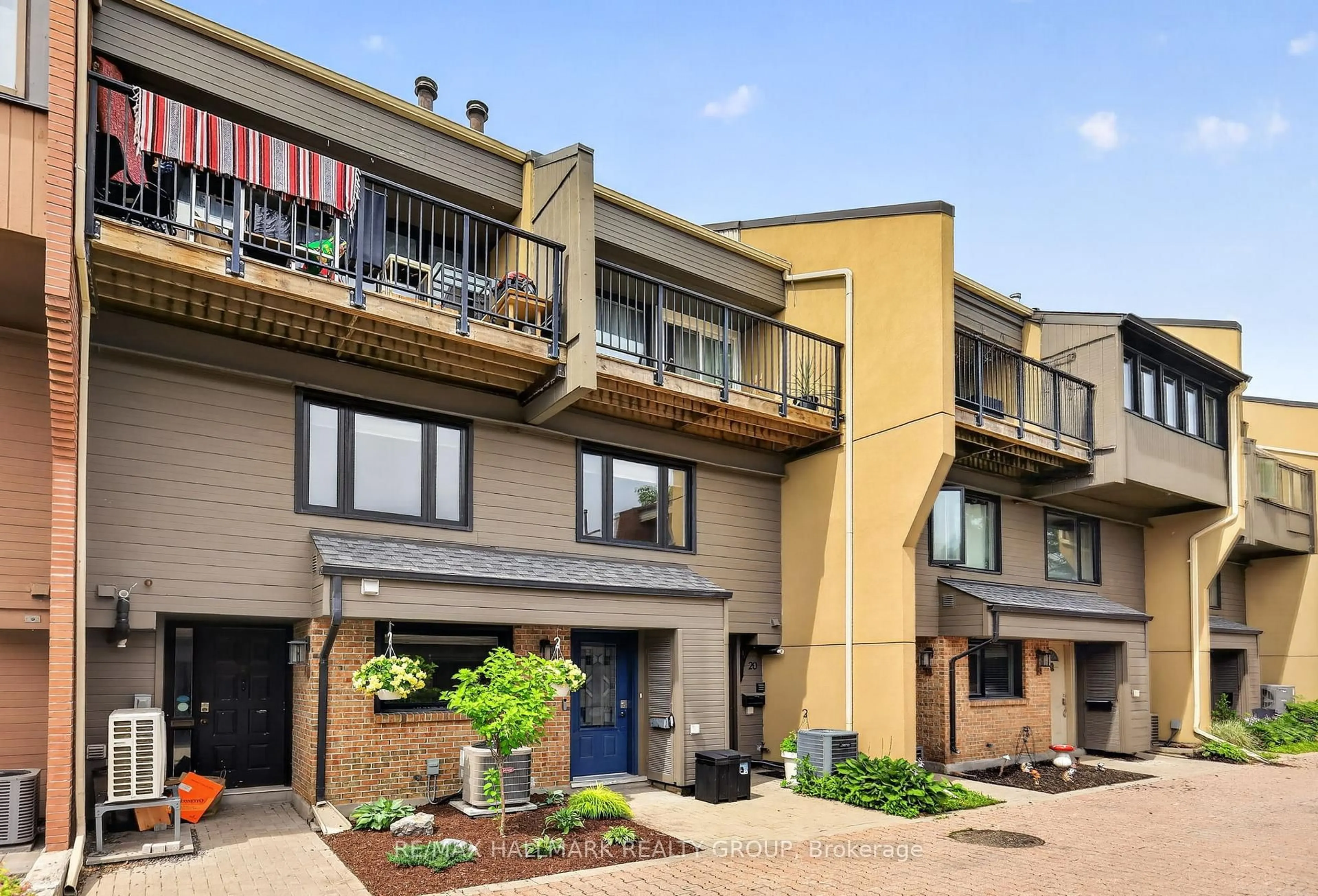 Patio, street for 290 CATHCART St #22, Ottawa Ontario K1N 5C4