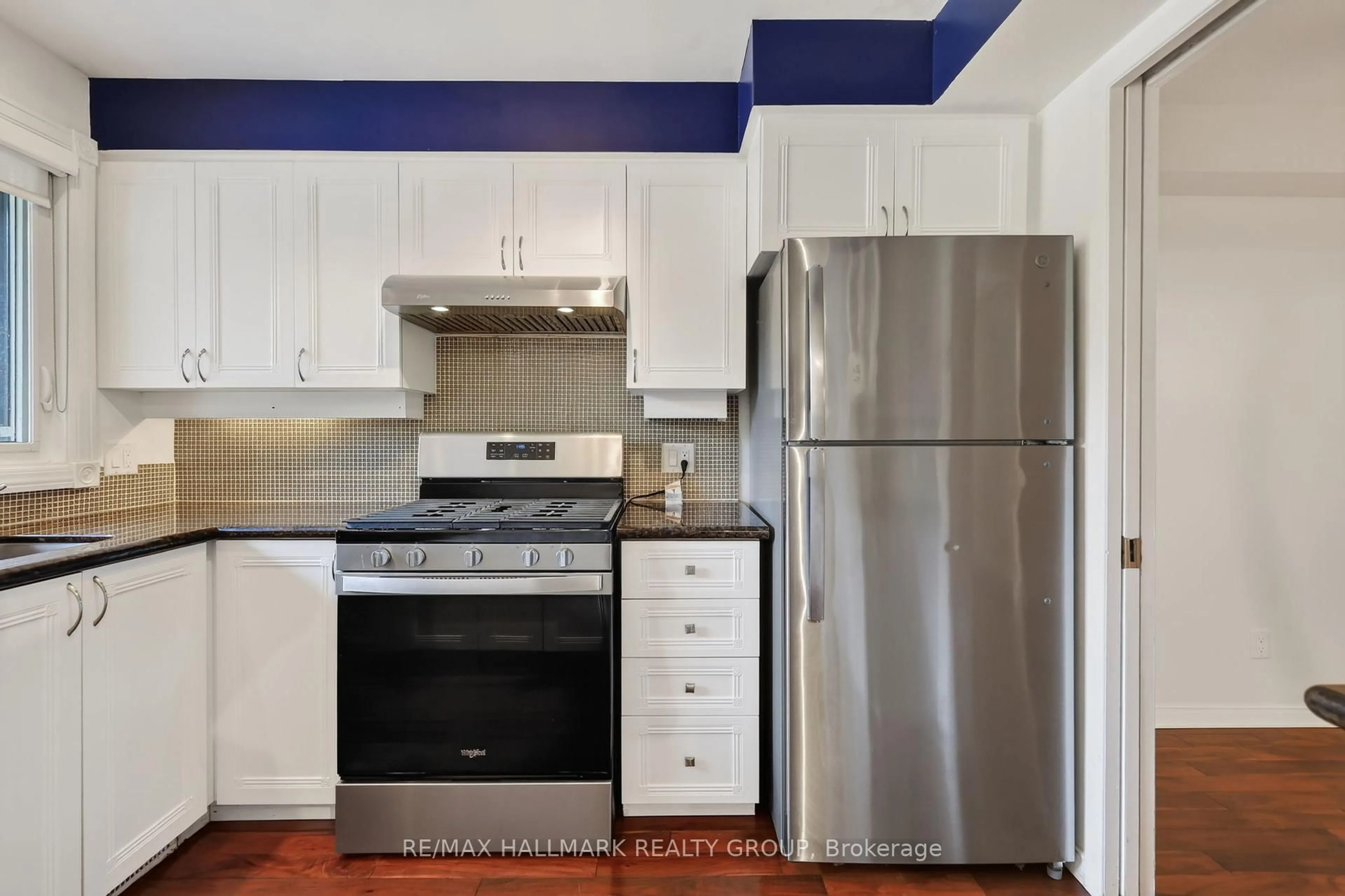 Standard kitchen, ceramic/tile floor for 290 CATHCART St #22, Ottawa Ontario K1N 5C4
