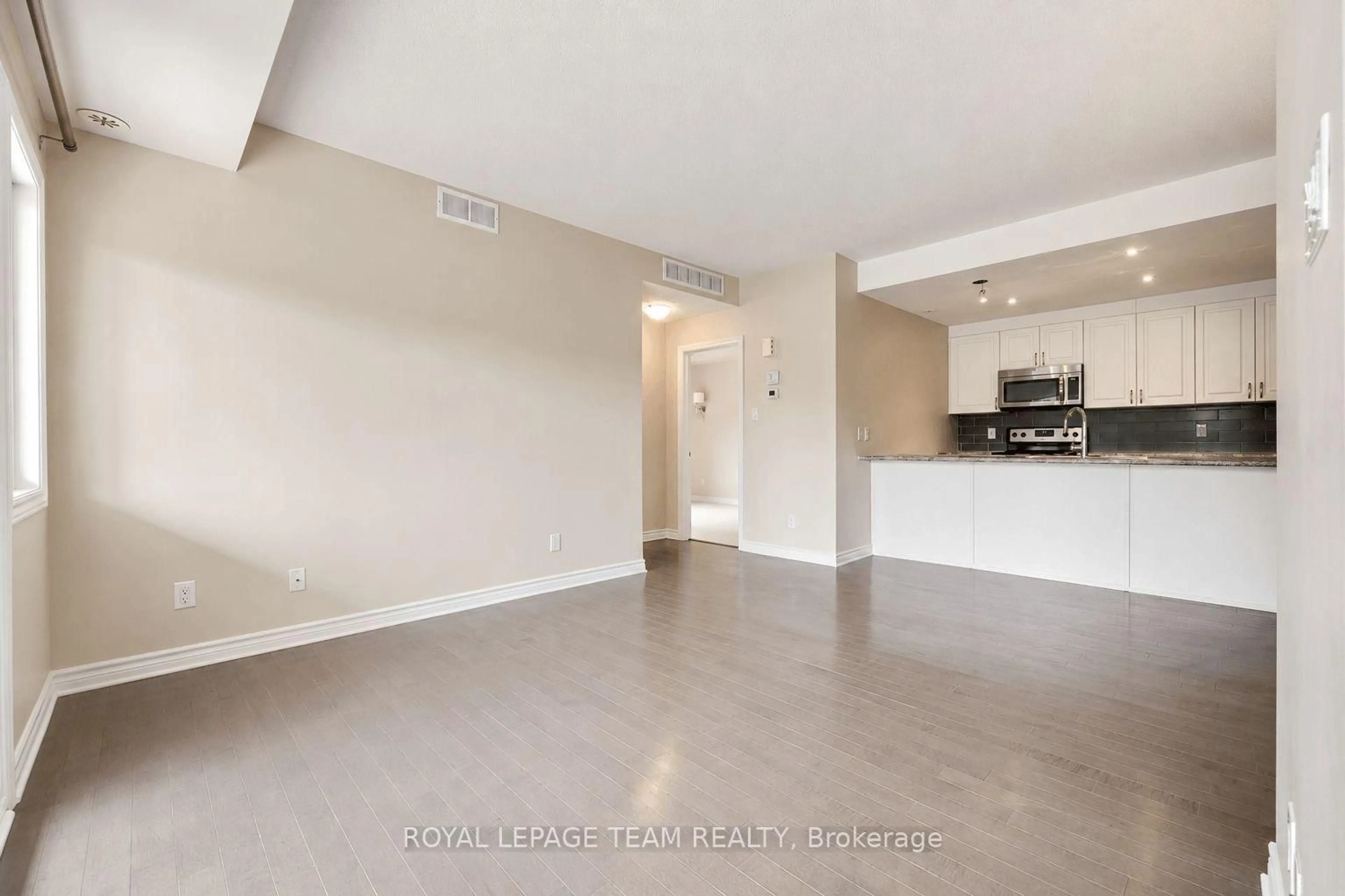 A pic of a room for 366 Wood Acres Grve #i, Ottawa Ontario K1T 0M7