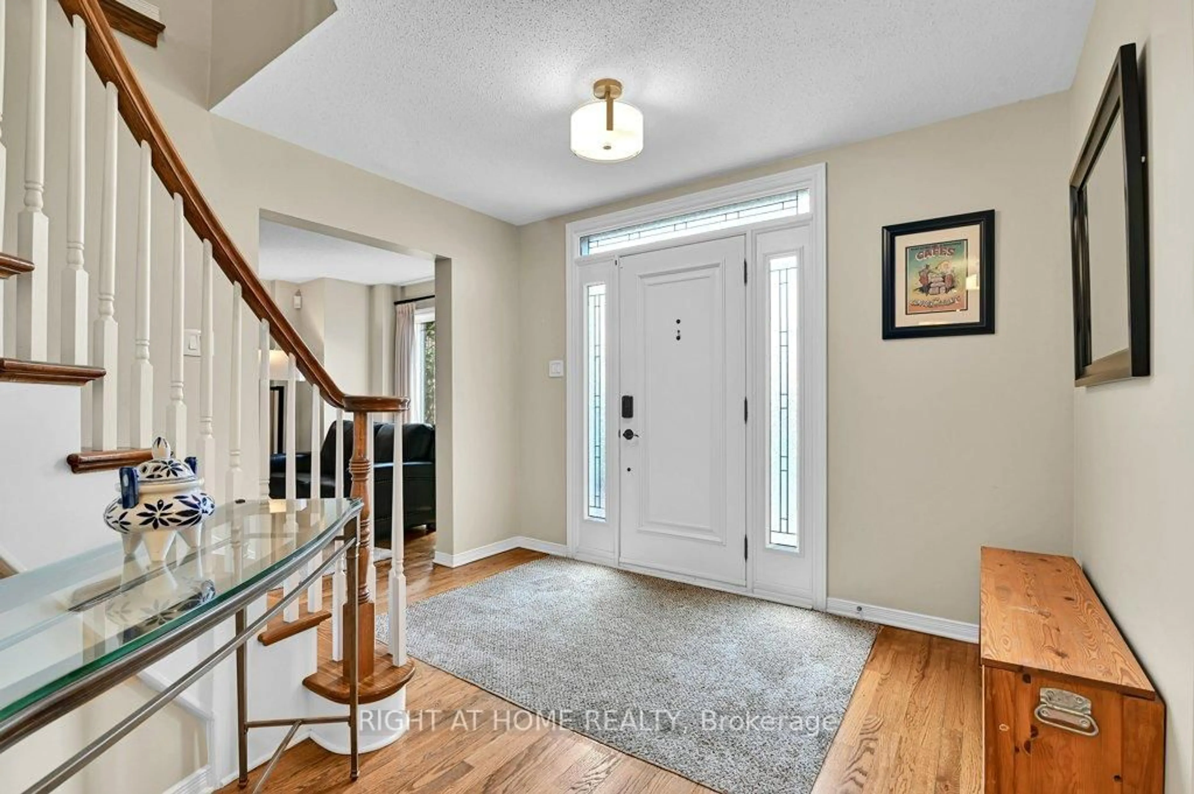 Indoor entryway for 6191 Ravine Way, Ottawa Ontario K1C 2V5