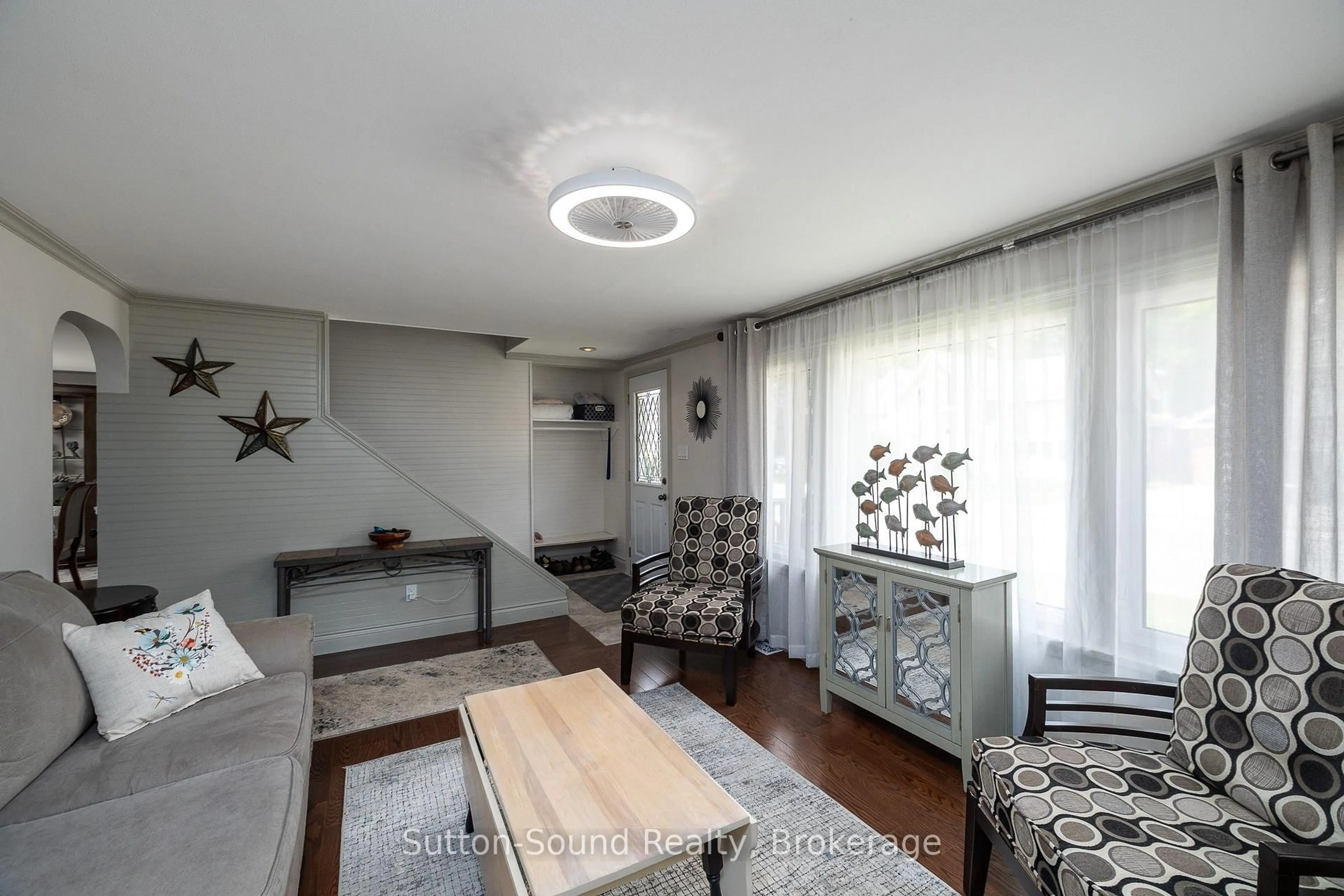 Unknown for 535 9th St, Owen Sound Ontario N4K 3P3