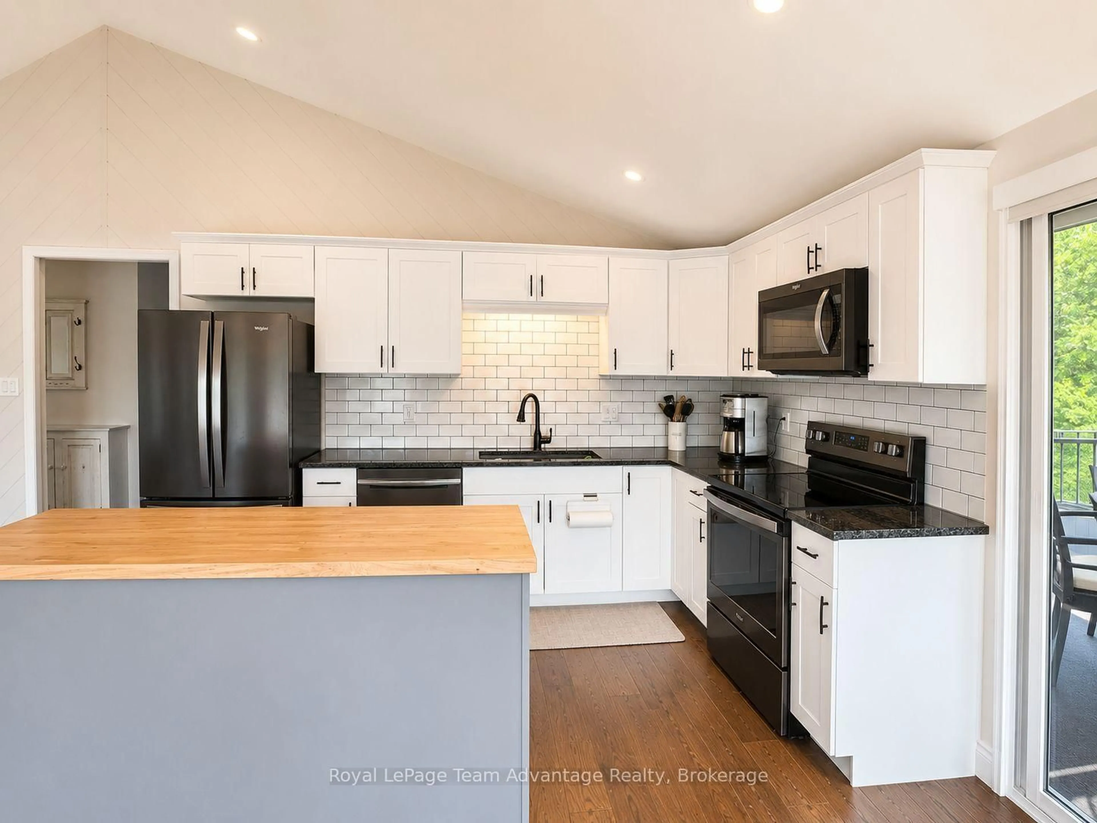 Open concept kitchen, unknown for 1 CRANE WALKER Rd, The Archipelago Ontario P2A 0B7