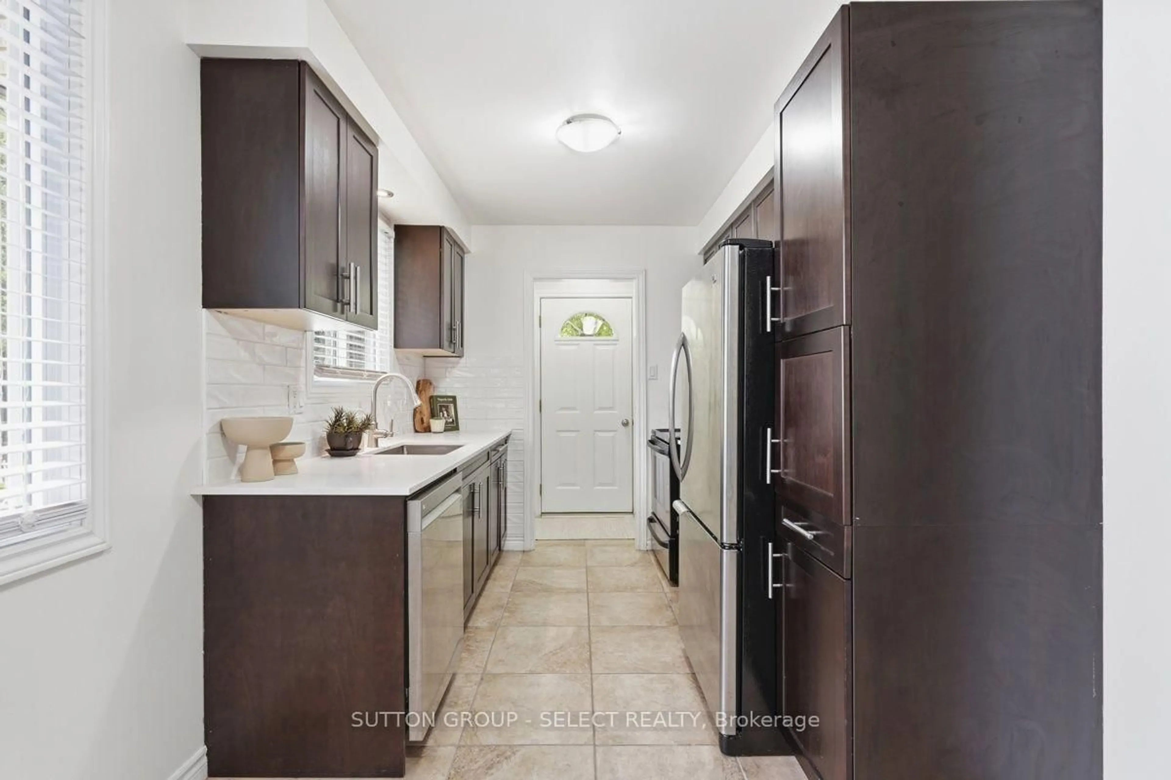 Standard kitchen, ceramic/tile floor for 1330 Blanchard Rd, London North Ontario N6G 3J6
