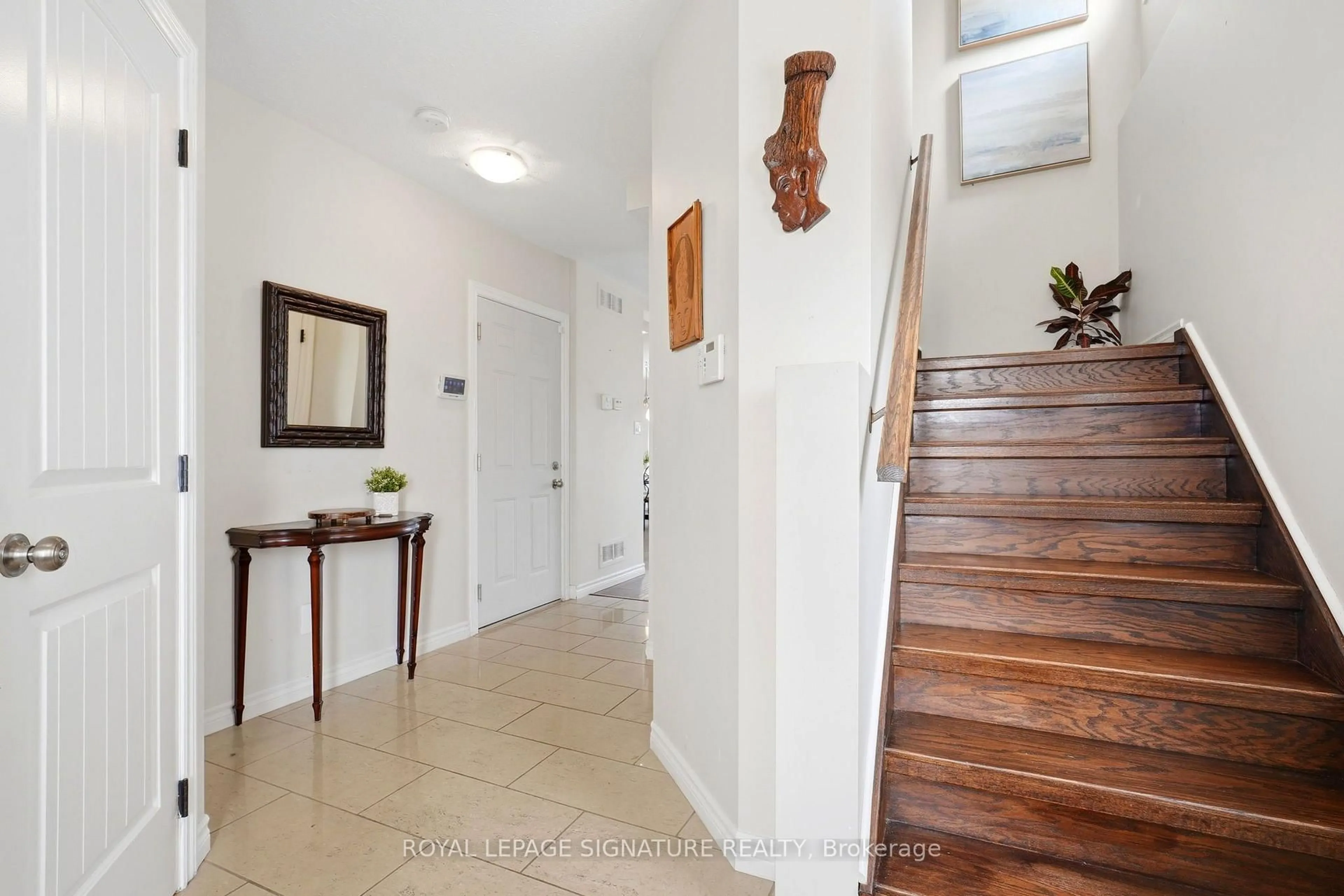 Indoor entryway for 517 Victoria St, Shelburne Ontario L9V 2Y3