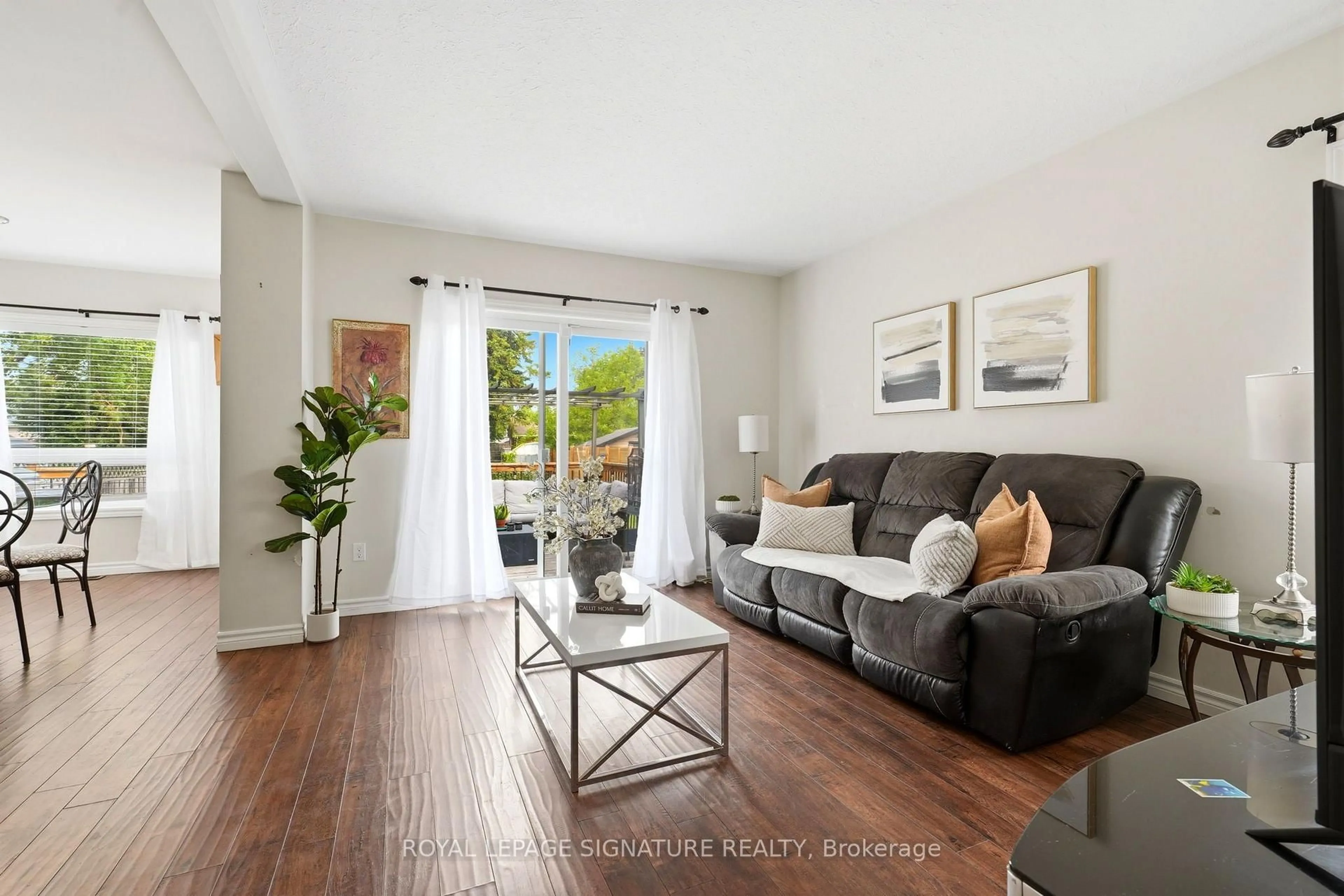 Living room with furniture, wood/laminate floor for 517 Victoria St, Shelburne Ontario L9V 2Y3