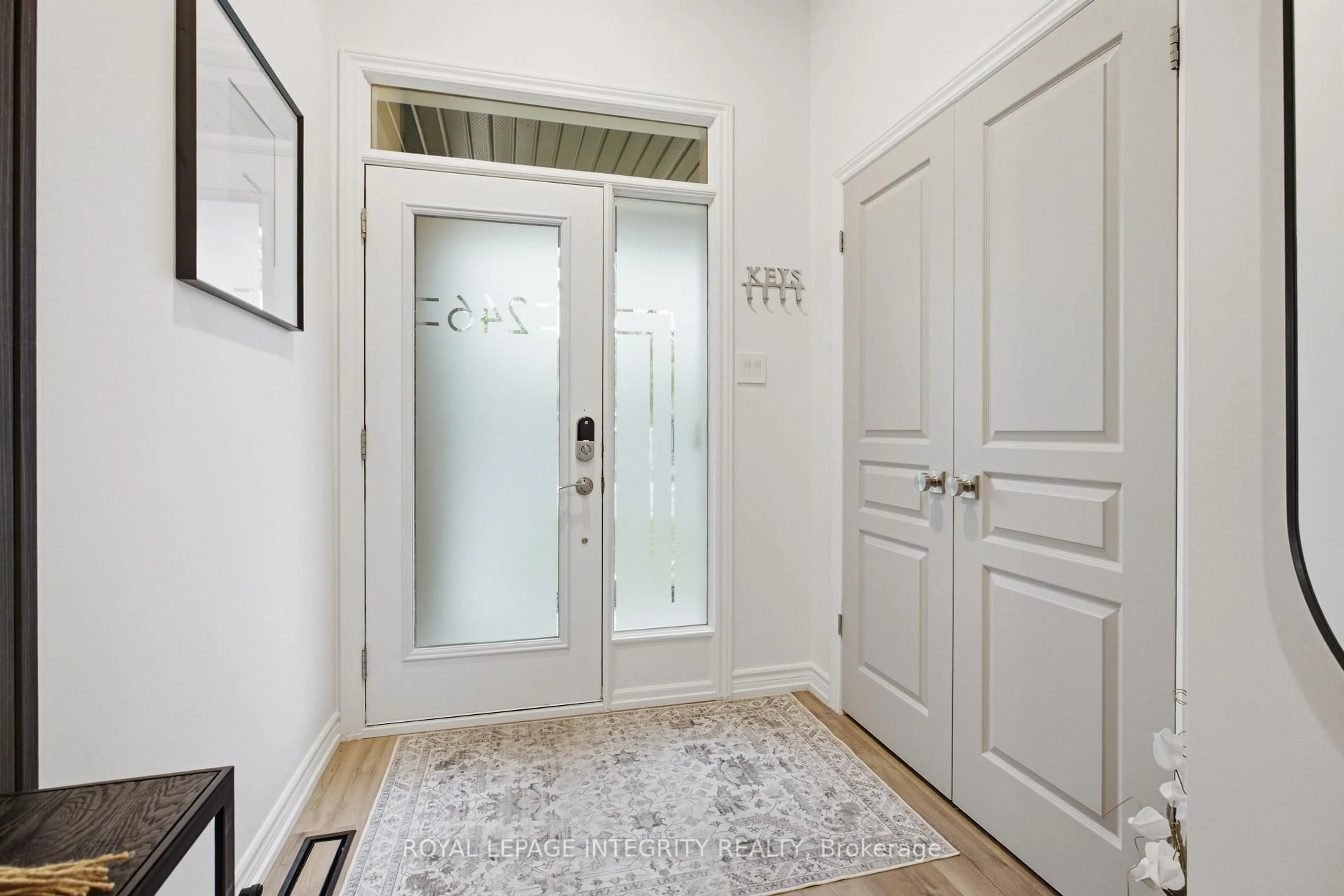 Indoor entryway for 246 Cooks Mill Cres, Ottawa Ontario K1V 2N1
