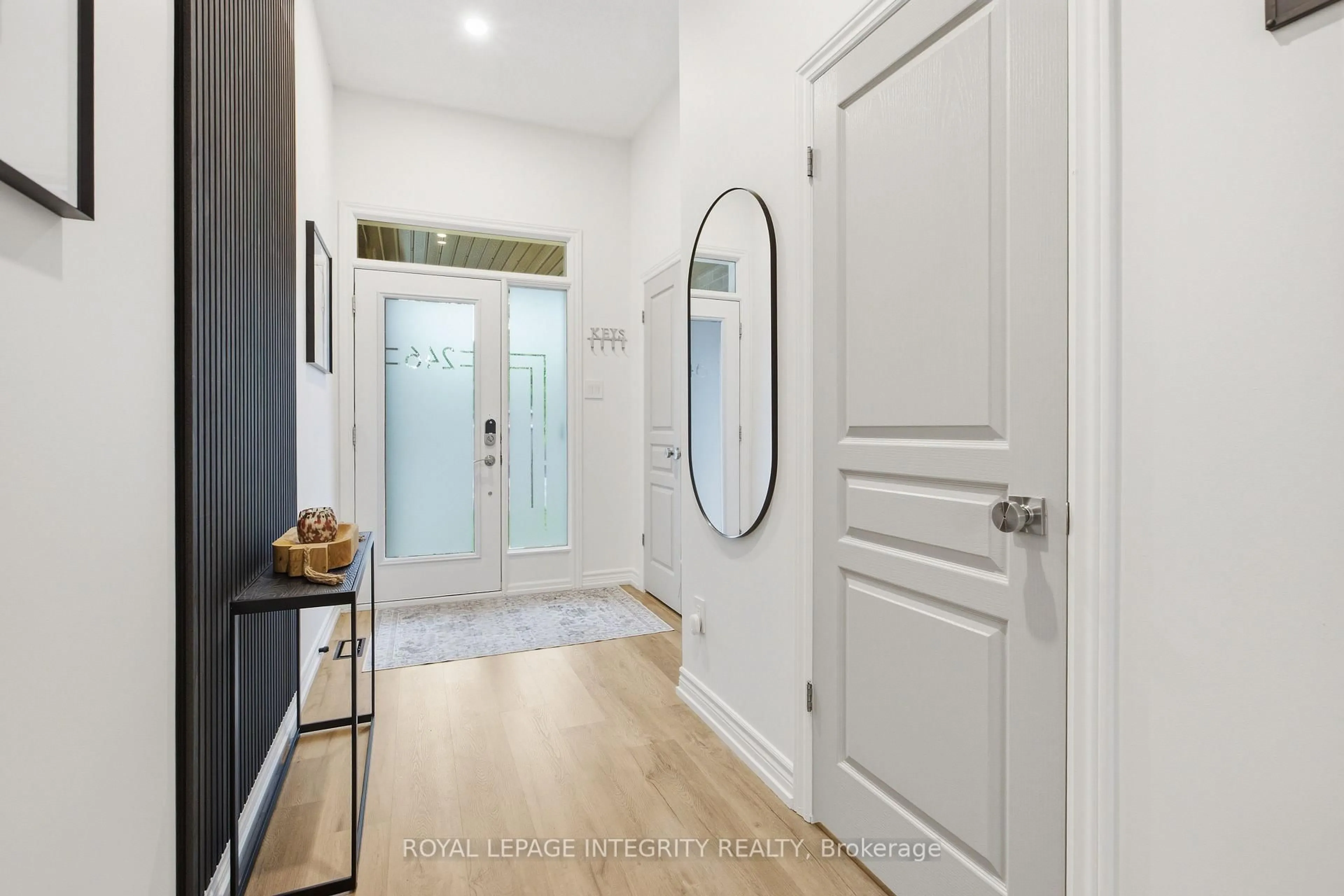 Indoor entryway for 246 Cooks Mill Cres, Ottawa Ontario K1V 2N1