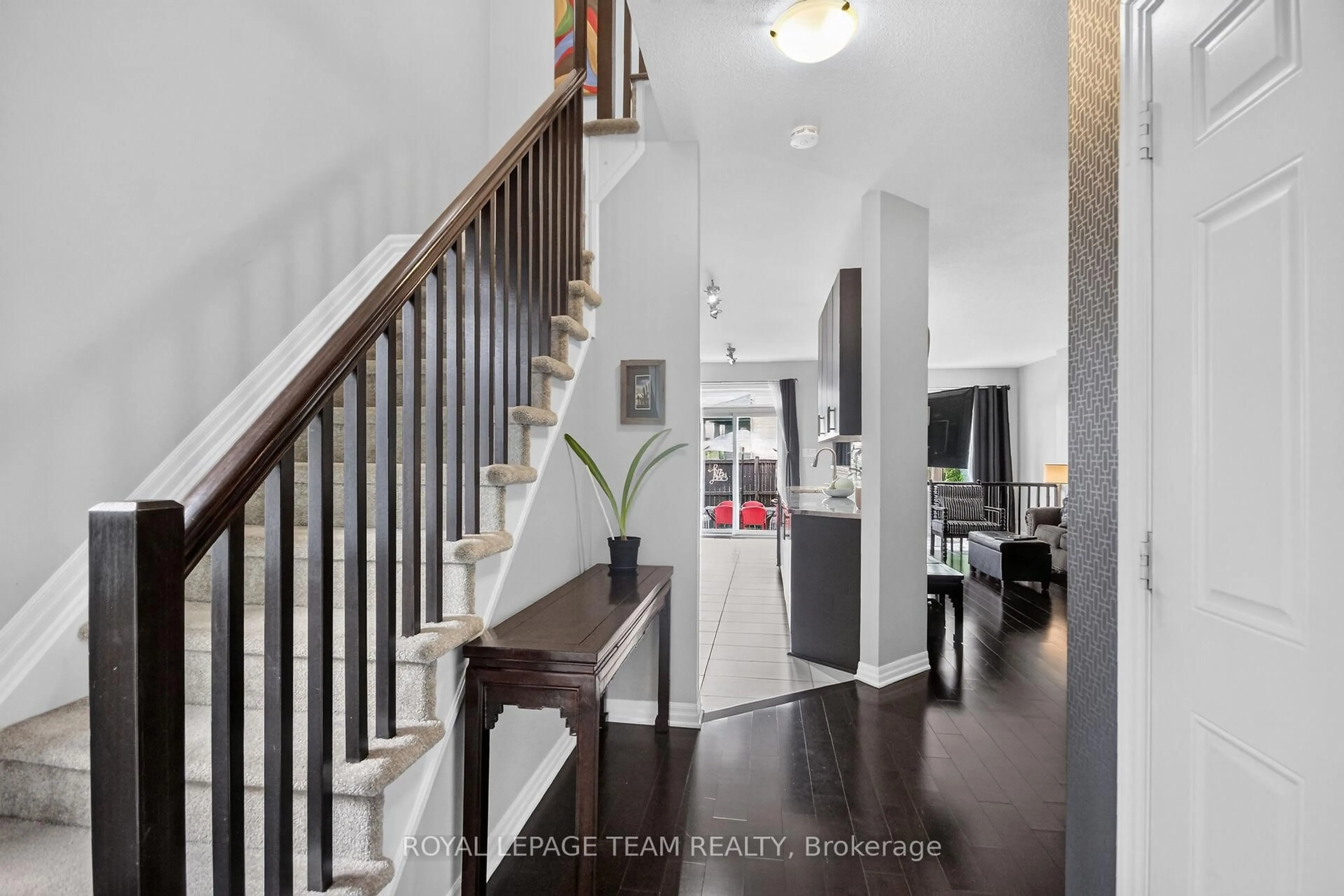 Indoor entryway for 111 Hawkeswood Dr, Ottawa Ontario K4M 0C1