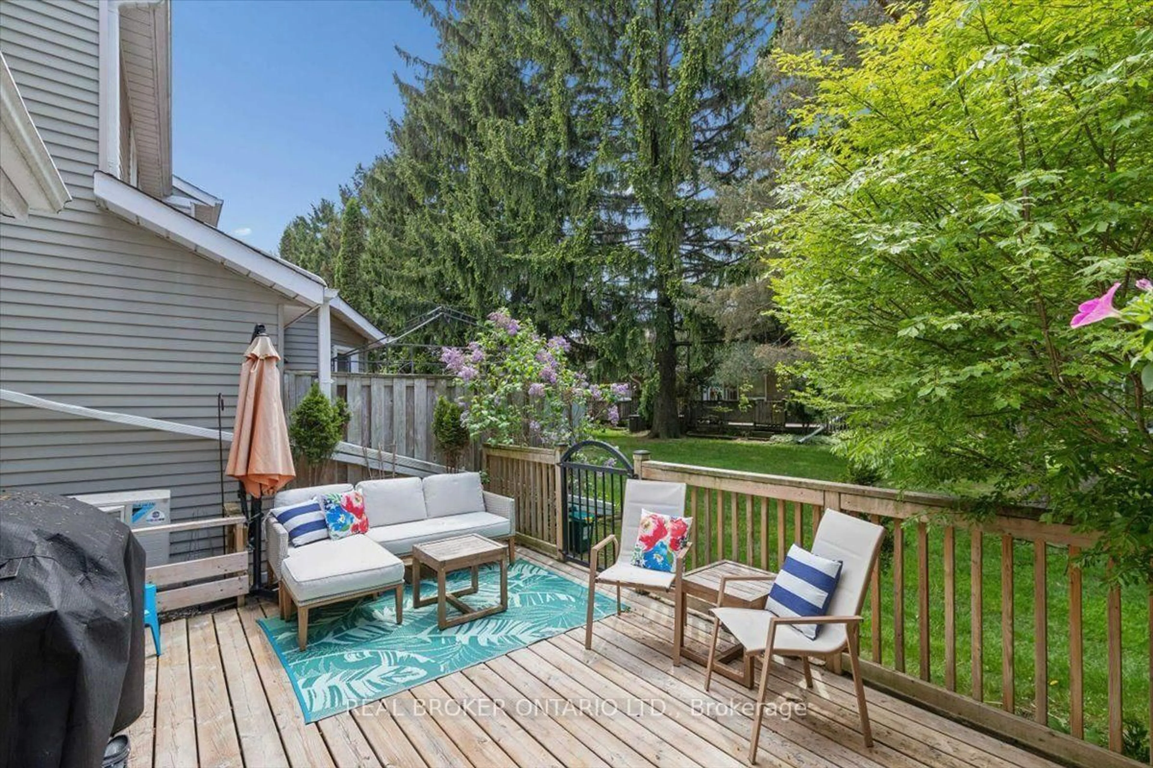 Patio, unknown for 180 Highland Cres #10, Kitchener Ontario N2M 5K5