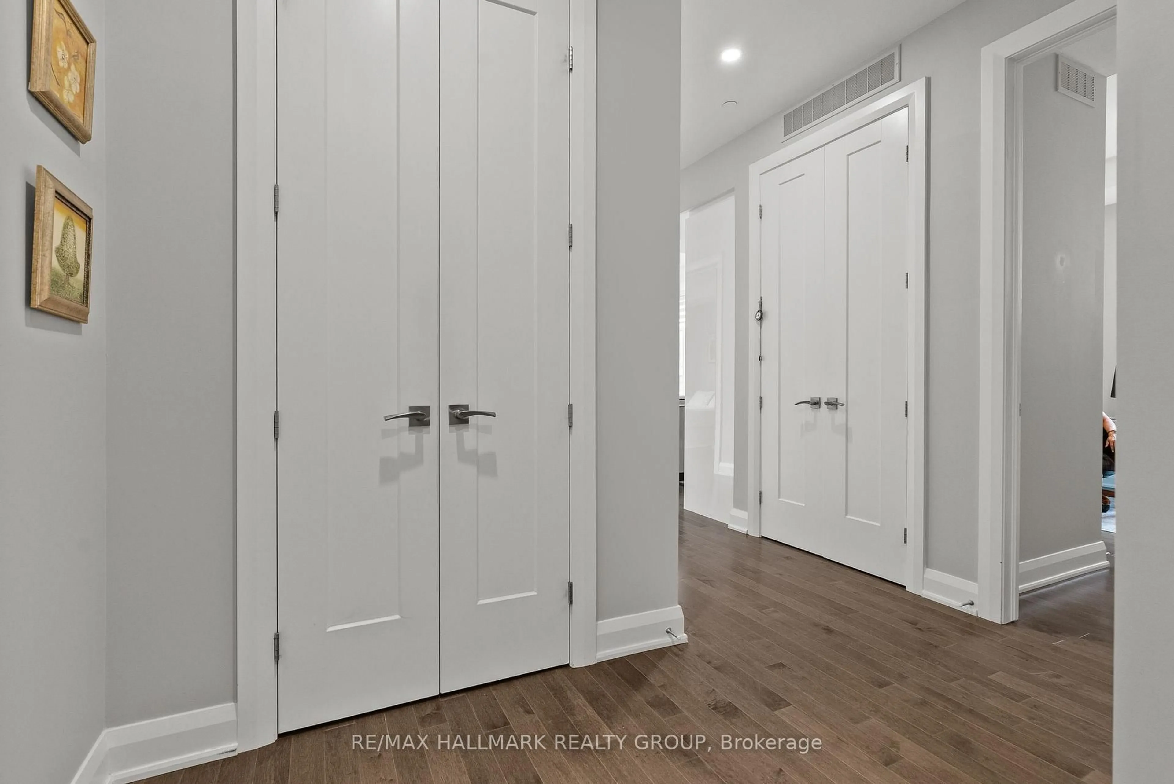 Indoor entryway for 120 Cortile Private #101, Ottawa Ontario K1V 2S8