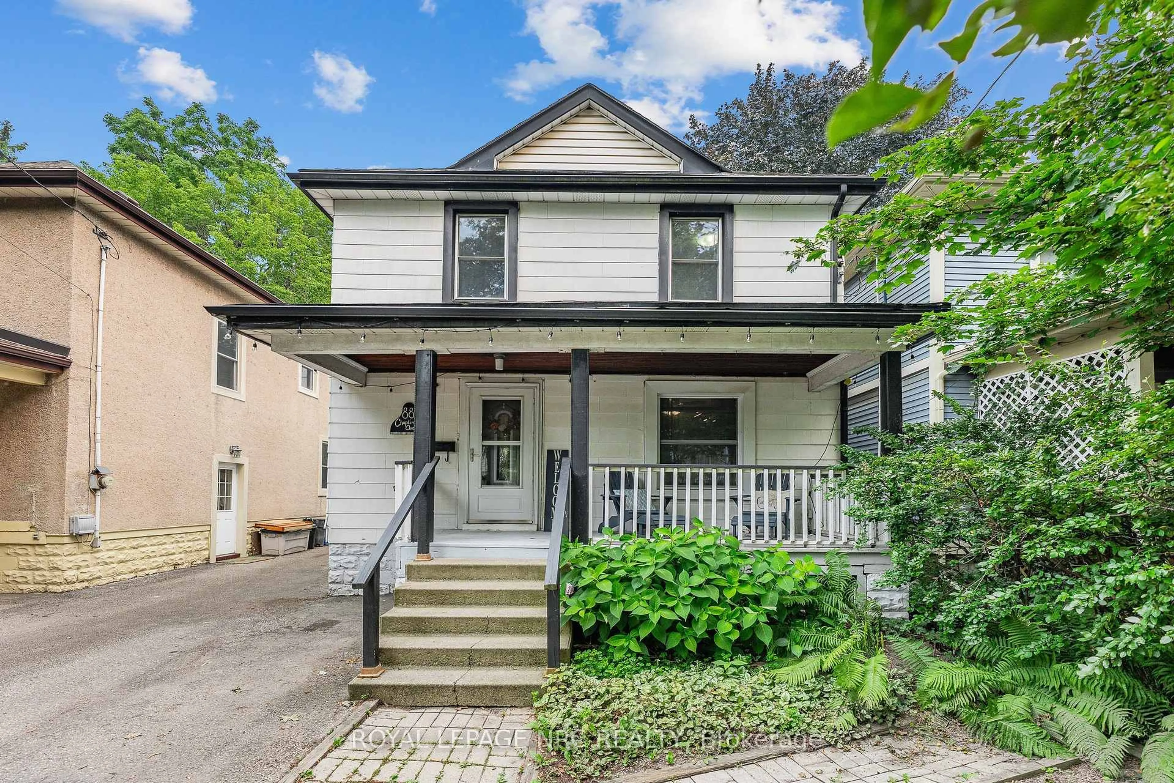 Home with vinyl exterior material, street for 88 Chaplin Ave, St. Catharines Ontario L2R 2E7