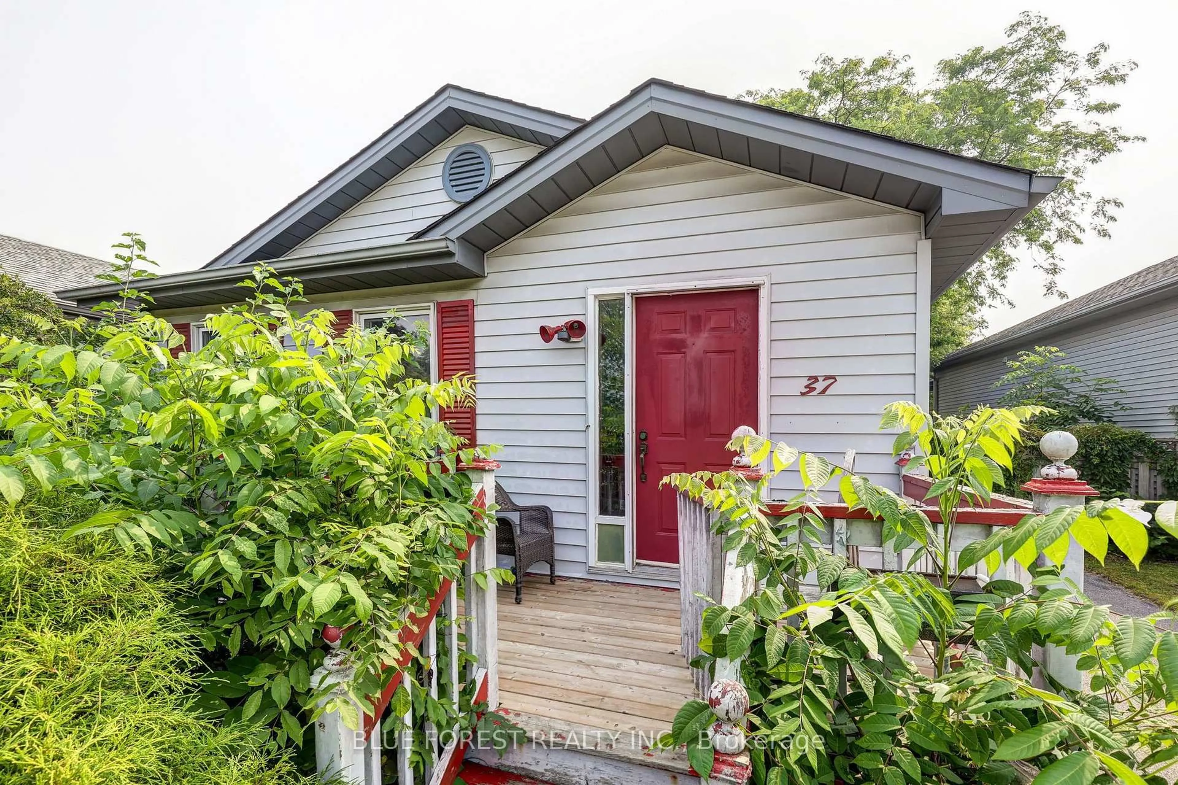 Home with vinyl exterior material, street for 37 MELANIE Dr, Aylmer Ontario N5H 3G6