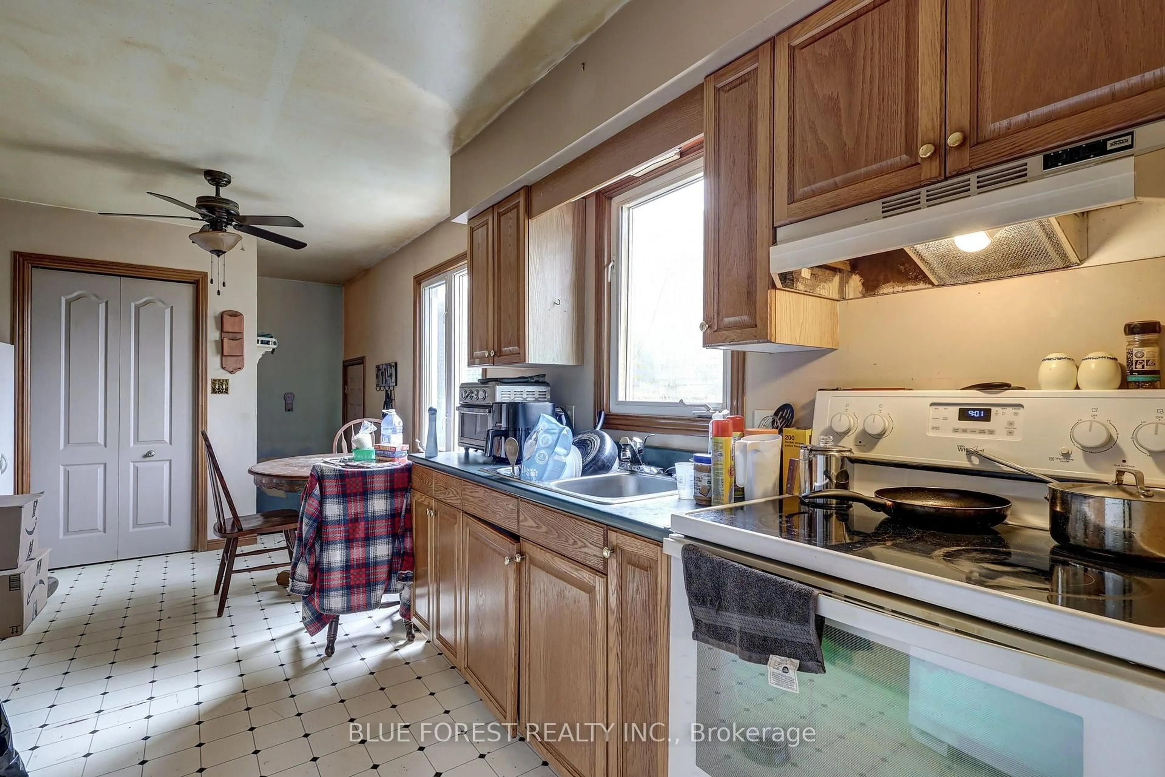 Standard kitchen, unknown for 37 MELANIE Dr, Aylmer Ontario N5H 3G6