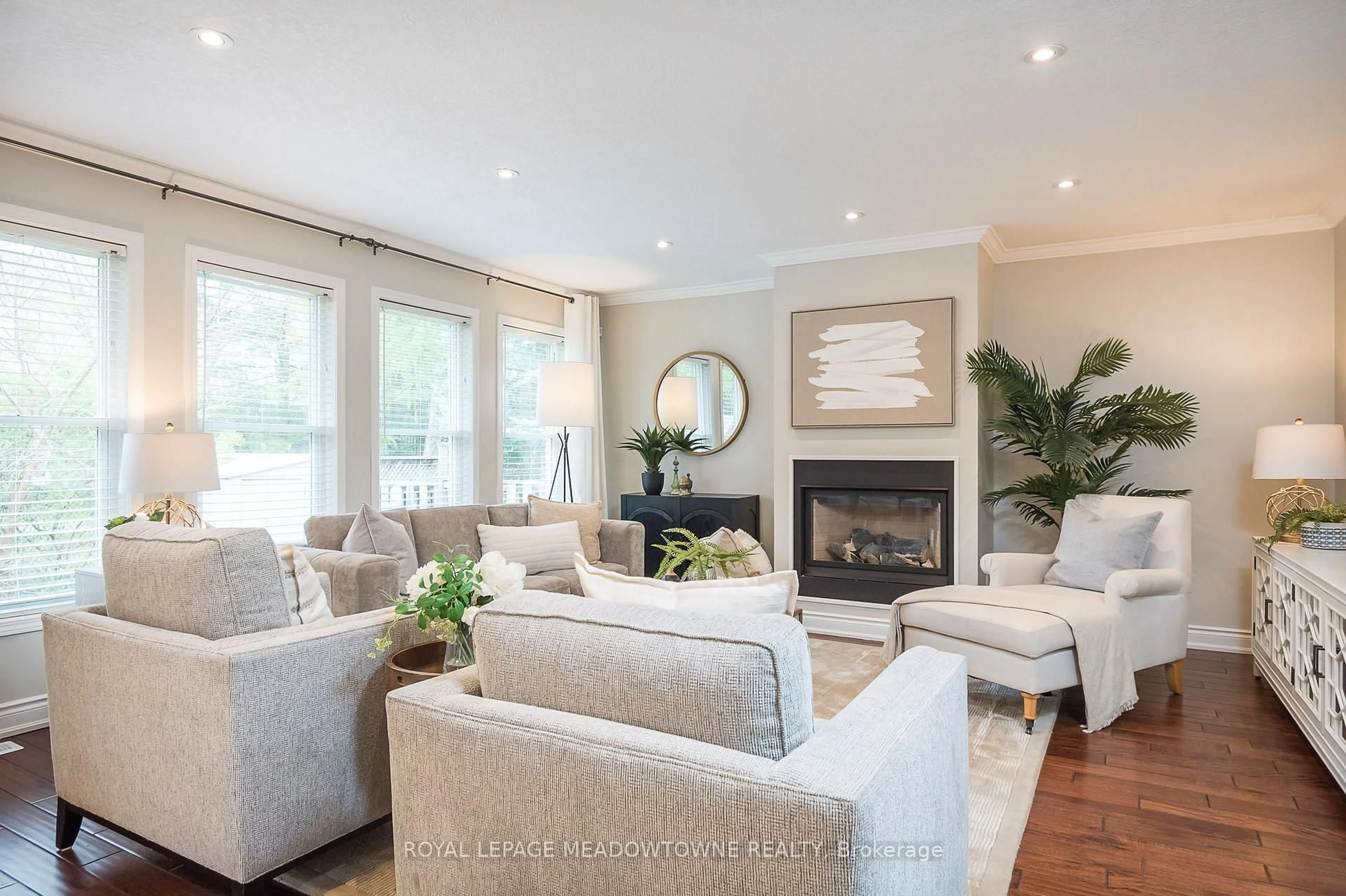 Living room with furniture, wood/laminate floor for 23 Baggs Cres, Cambridge Ontario N1T 2E9