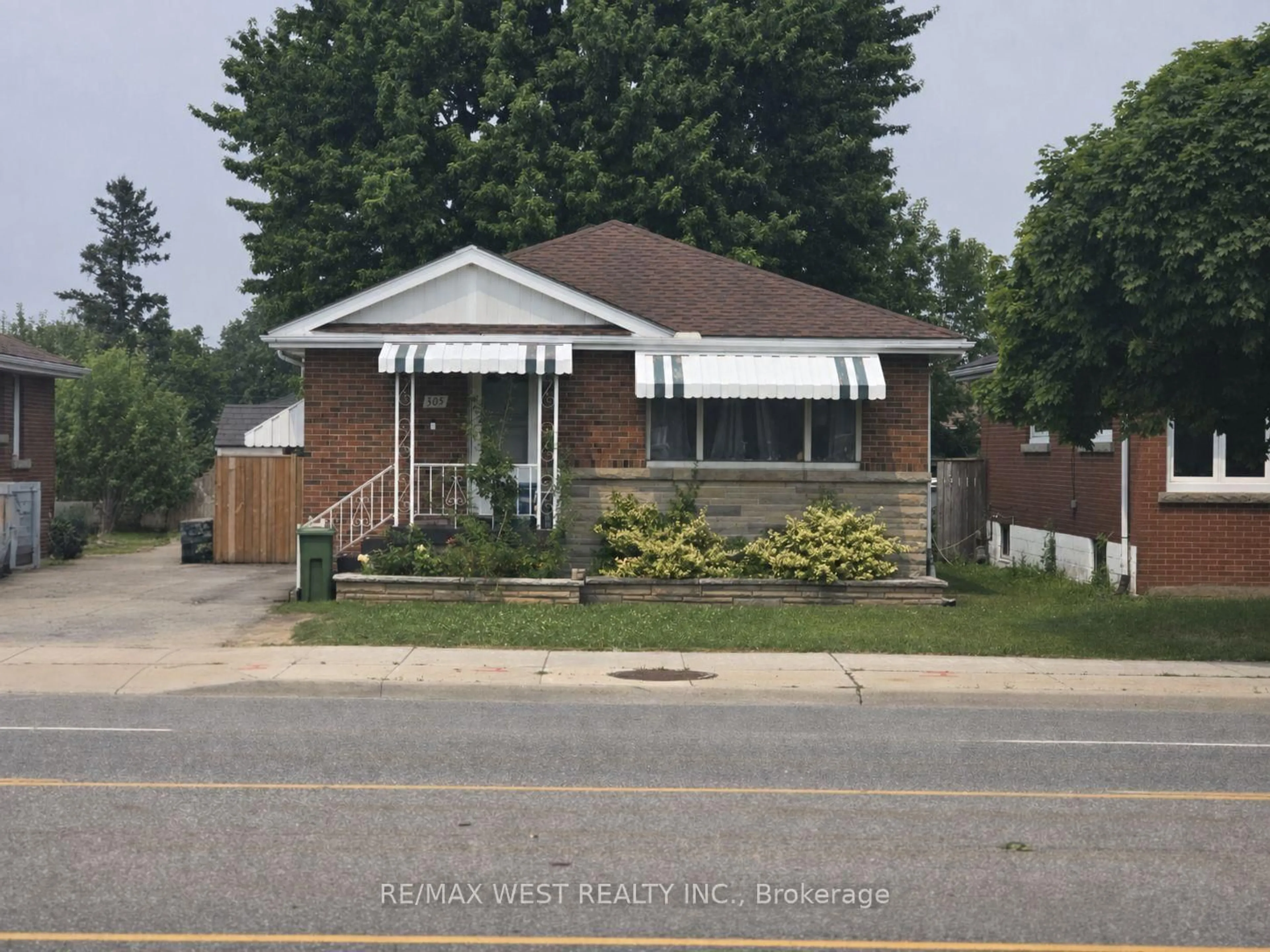 Home with brick exterior material, street for 305 Mohawk Rd, Hamilton Ontario L9A 2J5
