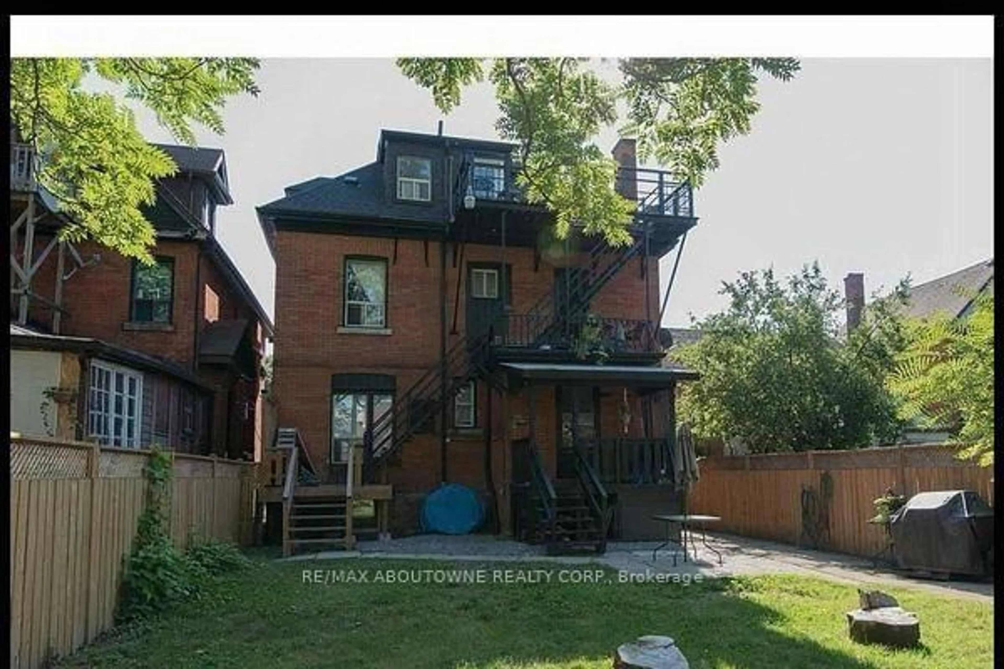 Home with brick exterior material, street for 66 Wellington St, Hamilton Ontario L8N 2R1