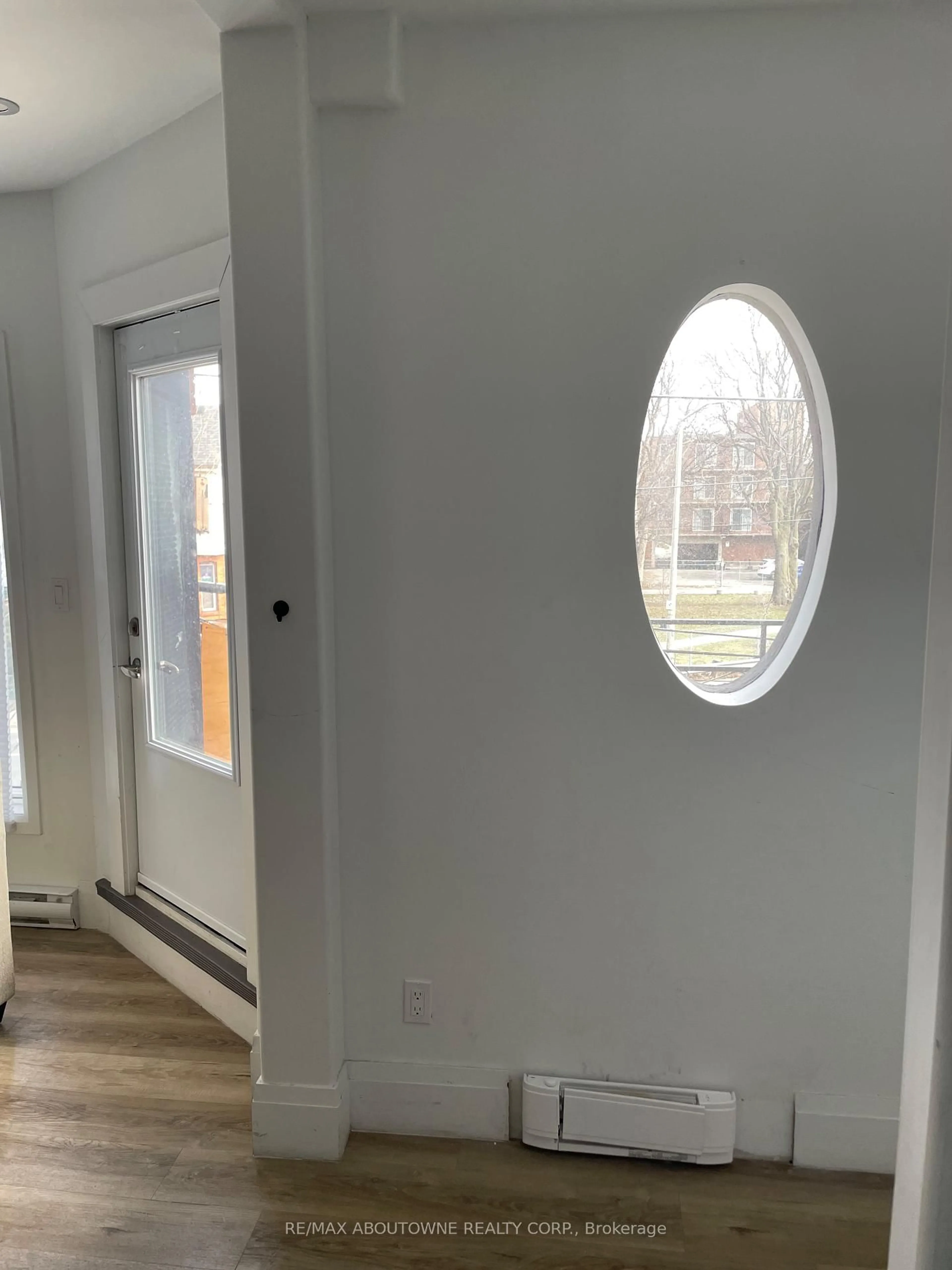Indoor entryway for 66 Wellington St, Hamilton Ontario L8N 2R1