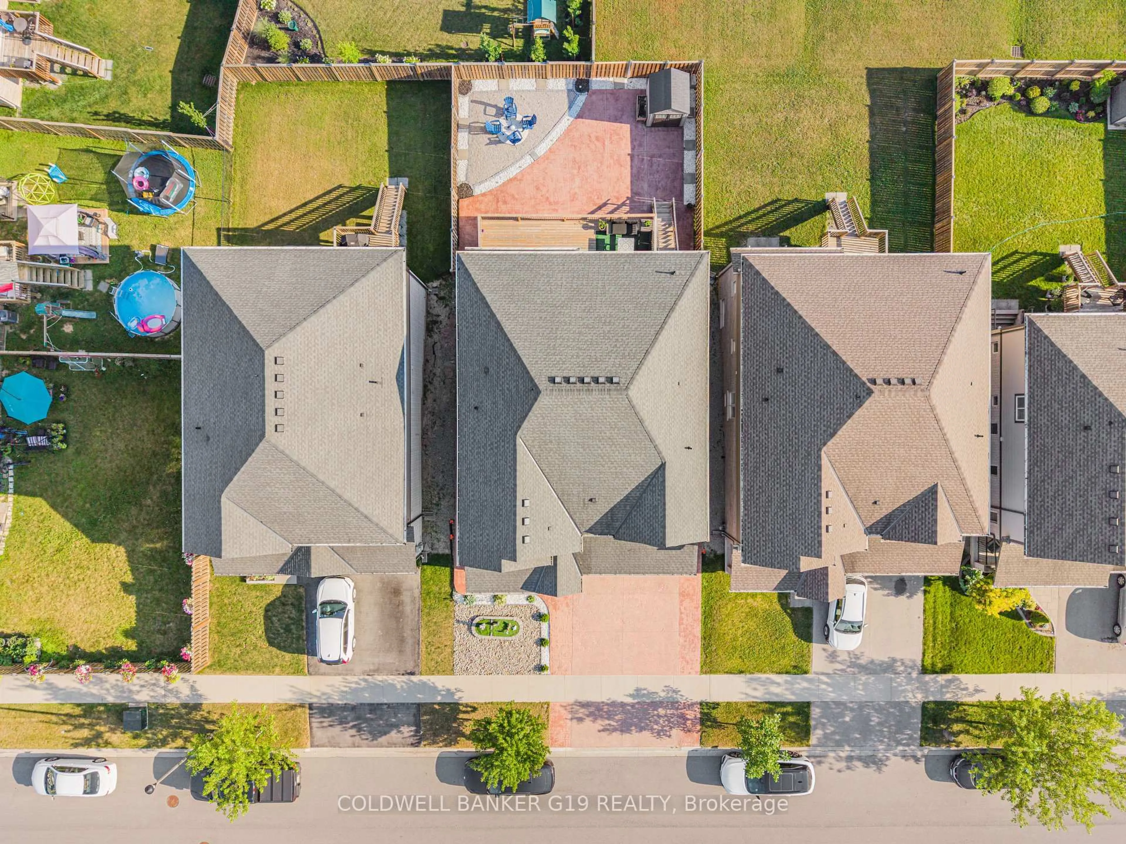 A pic from outside/outdoor area/front of a property/back of a property/a pic from drone, street for 14 Riley Ave, Pelham Ontario L3E 0A2