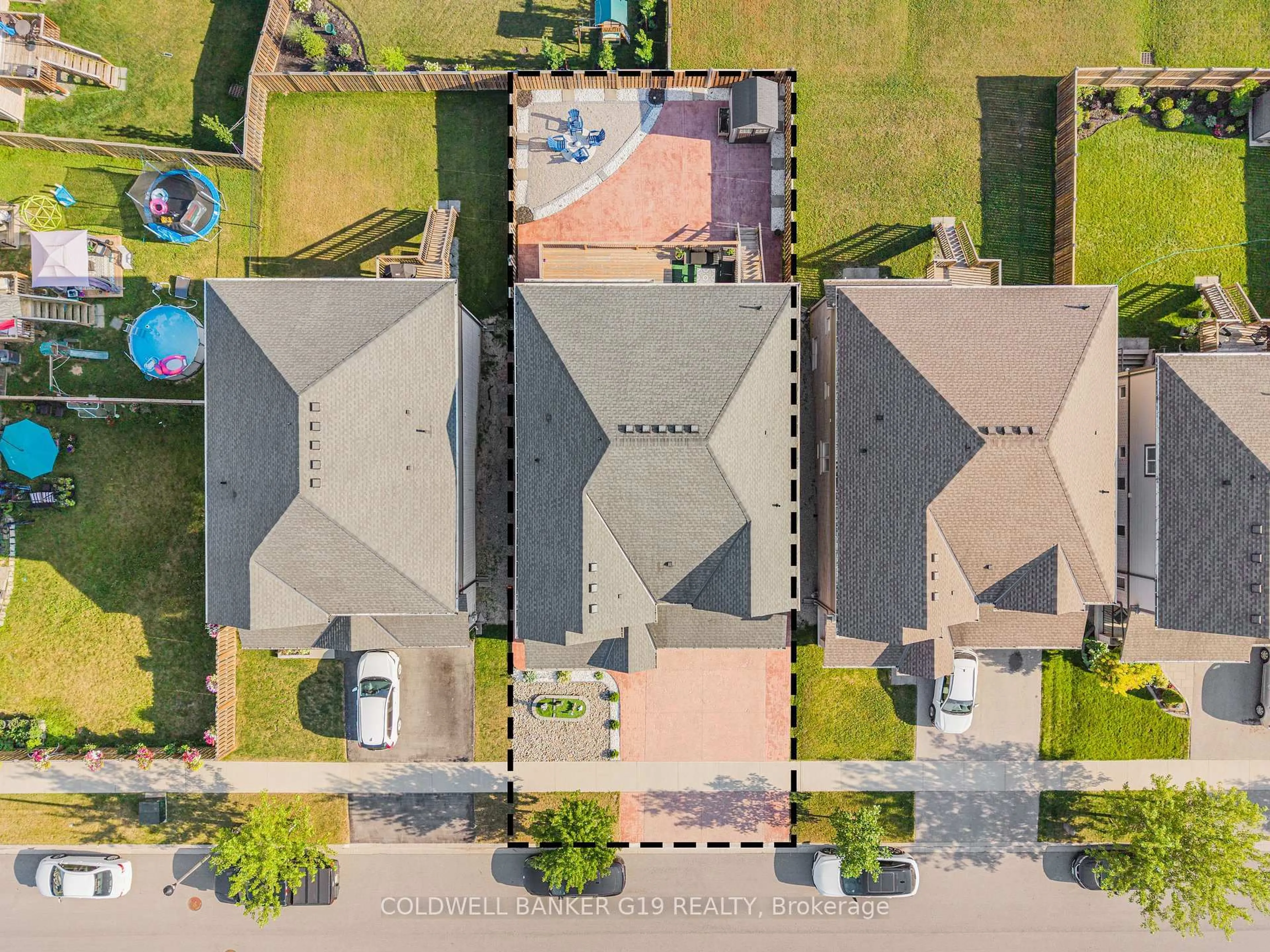A pic from outside/outdoor area/front of a property/back of a property/a pic from drone, street for 14 Riley Ave, Pelham Ontario L3E 0A2