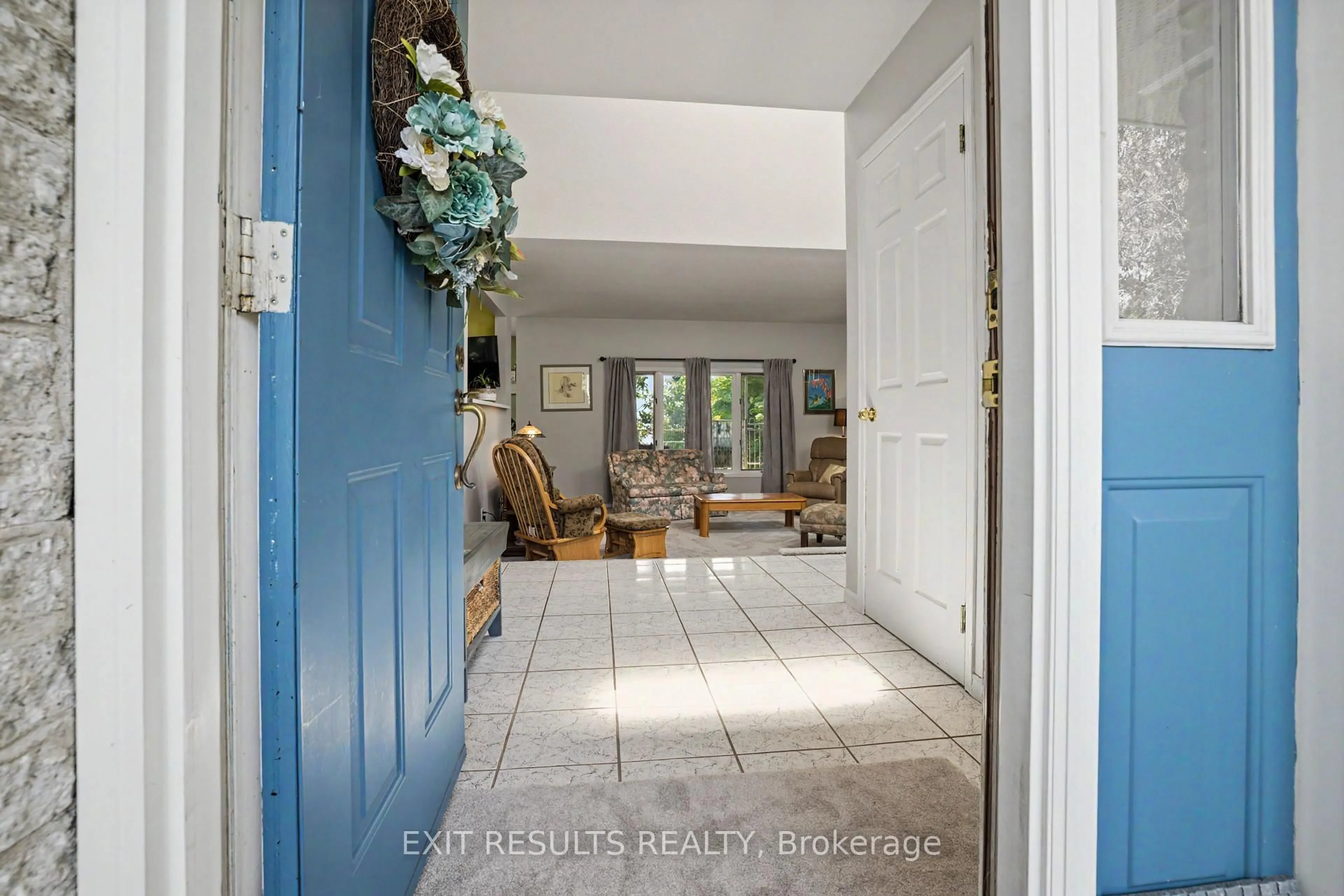 Indoor entryway for 51 Elizabeth St, Wolfe Island Ontario K0H 2Y0