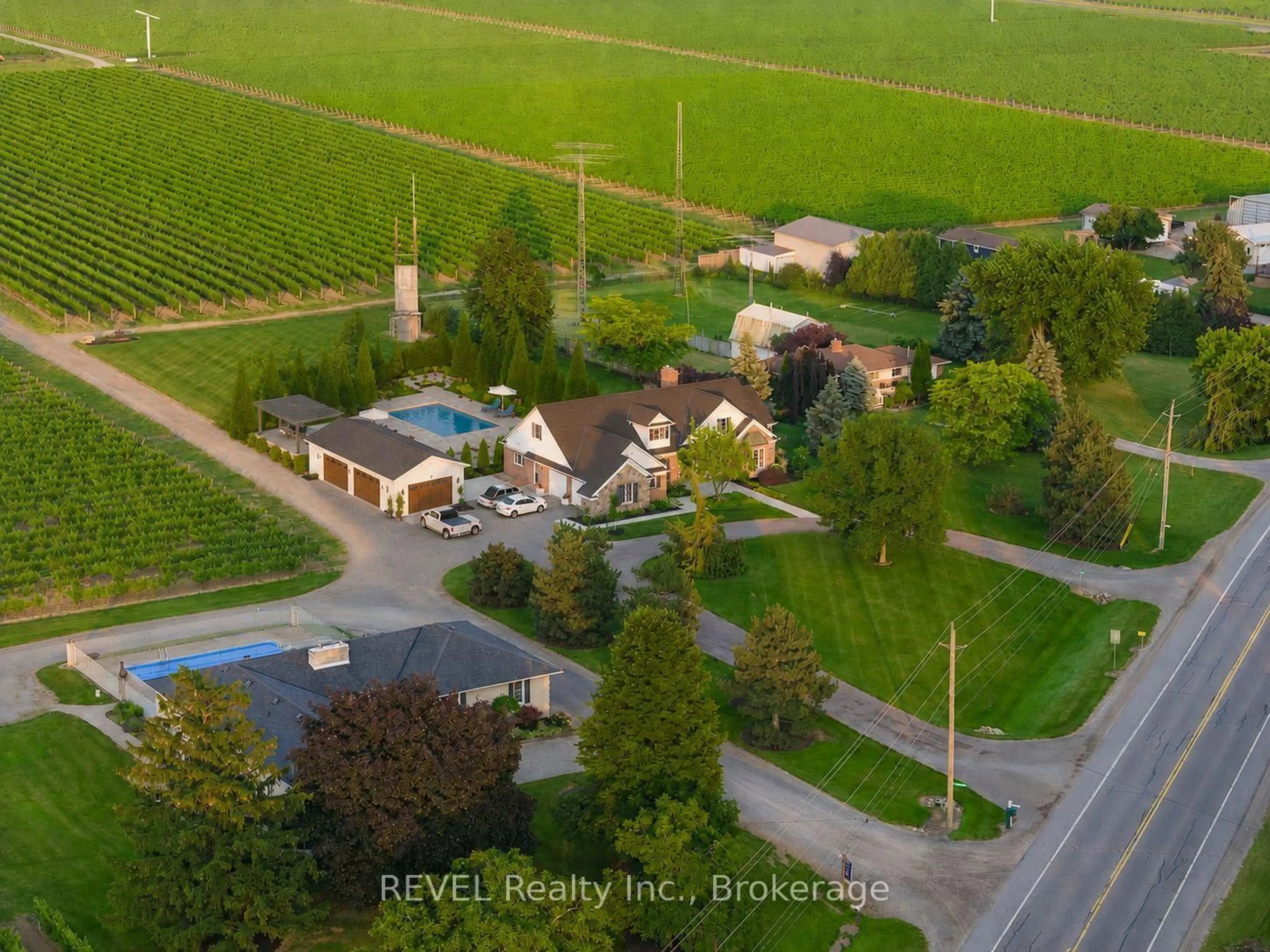 A pic from outside/outdoor area/front of a property/back of a property/a pic from drone, mountain view for 1275 Four Mile Creek Rd, Niagara-on-the-Lake Ontario L0S 1J0