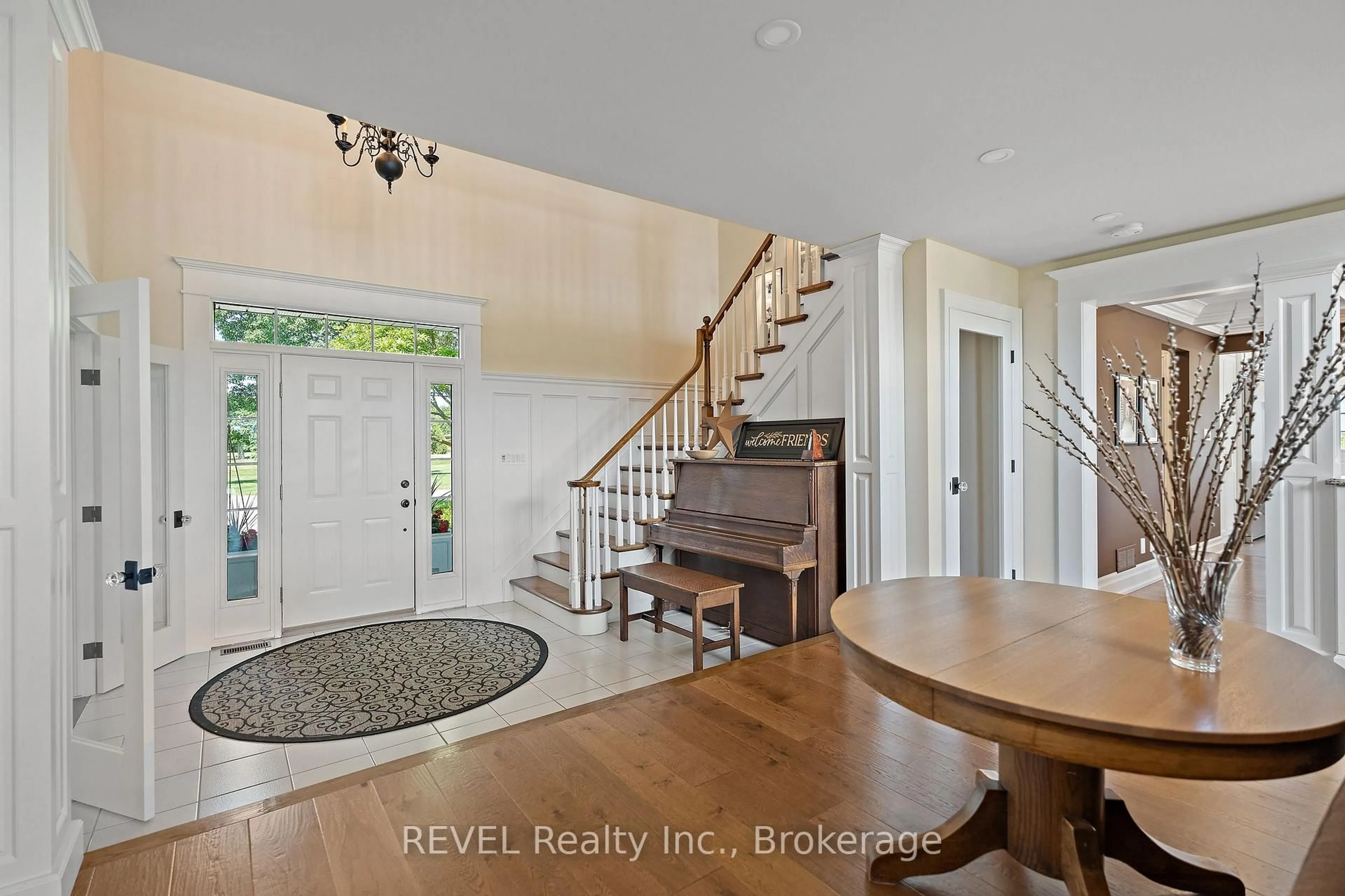 Indoor entryway for 1275 Four Mile Creek Rd, Niagara-on-the-Lake Ontario L0S 1J0