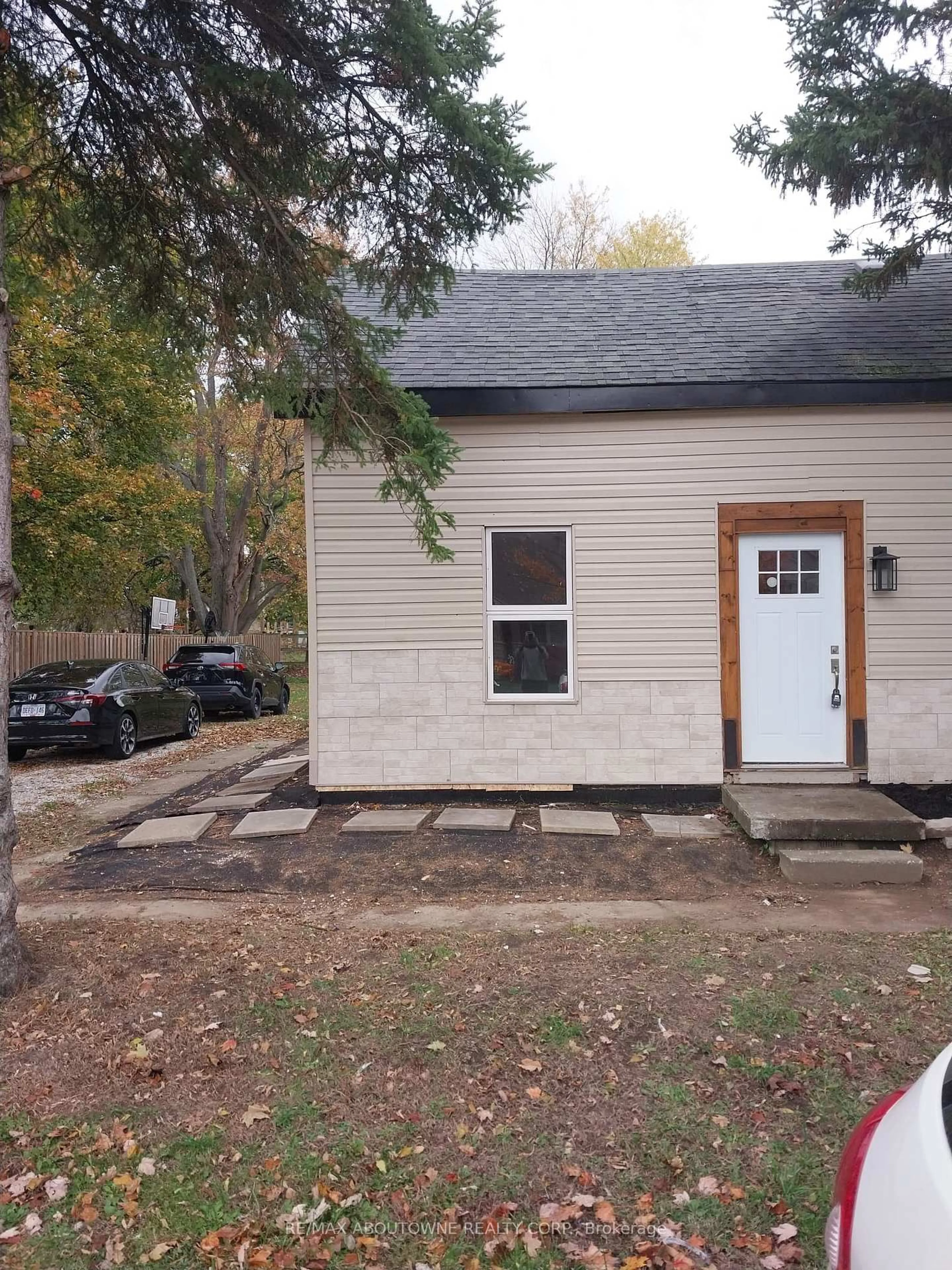 Unknown for 1071 SOUTHCOTE Rd, Hamilton Ontario L9G 3L1