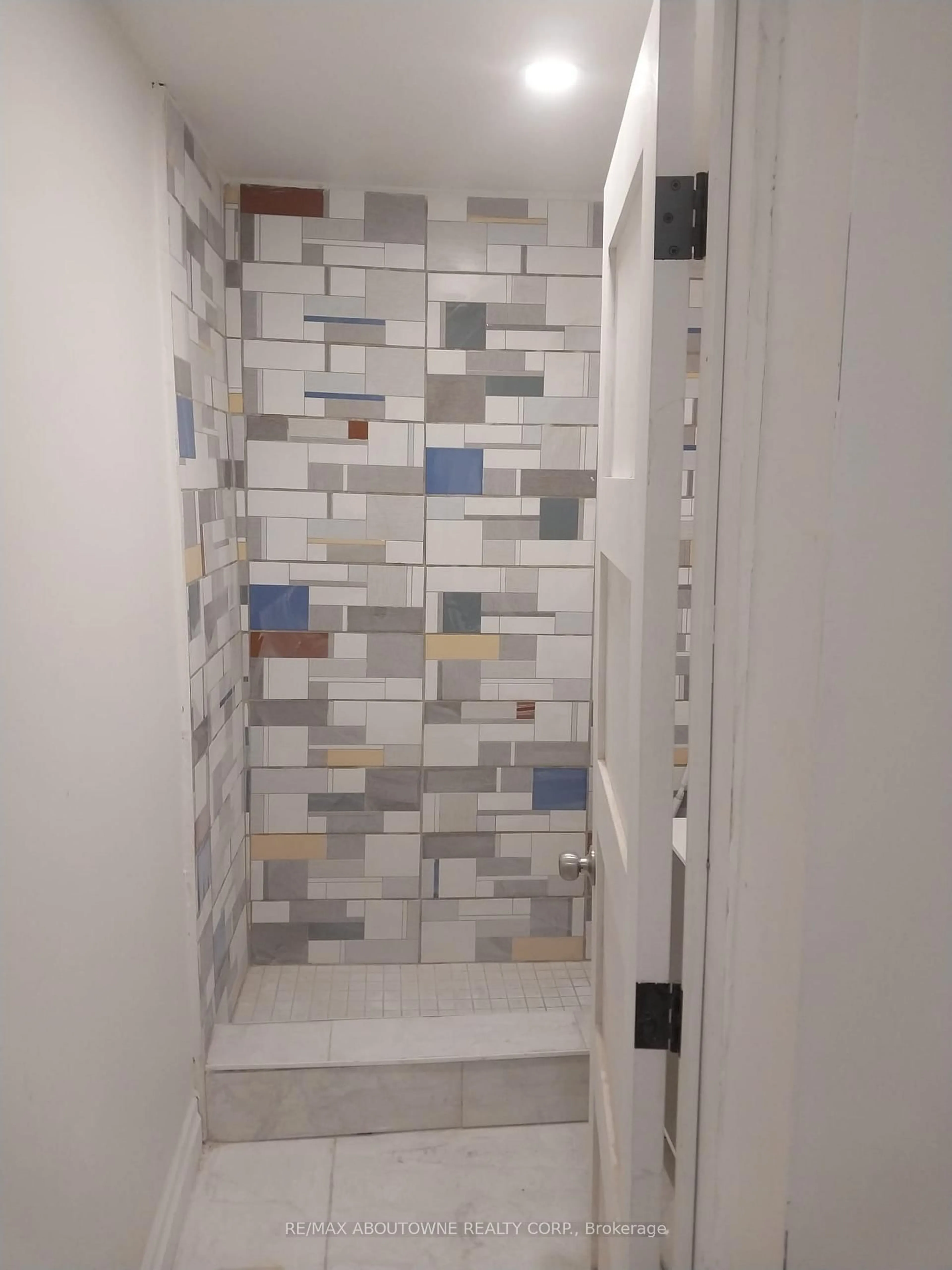 A pic of a room for 1071 SOUTHCOTE Rd, Hamilton Ontario L9G 3L1