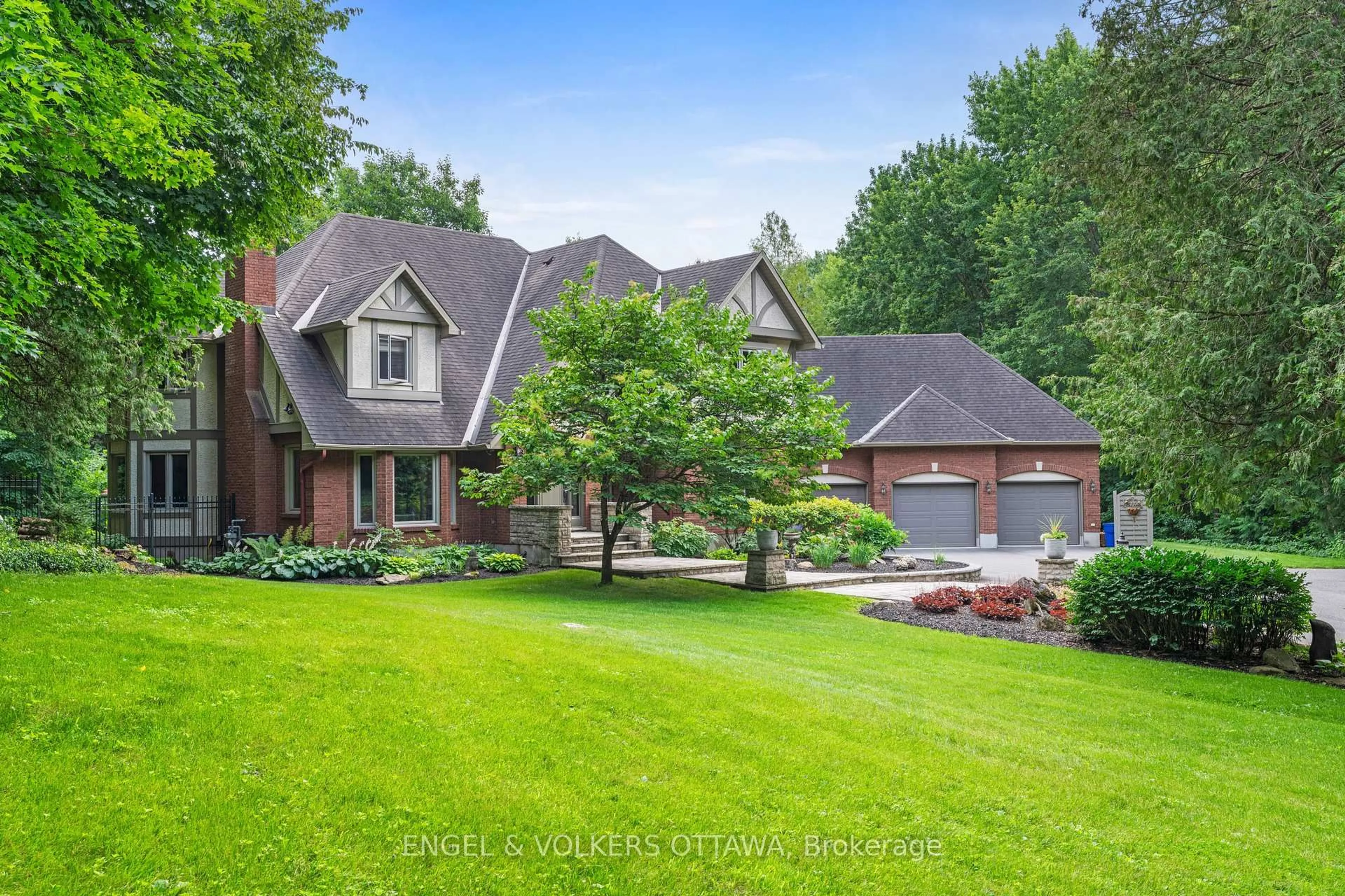 Home with brick exterior material, unknown for 5596 Scobie Cres, Ottawa Ontario K4M 1B7
