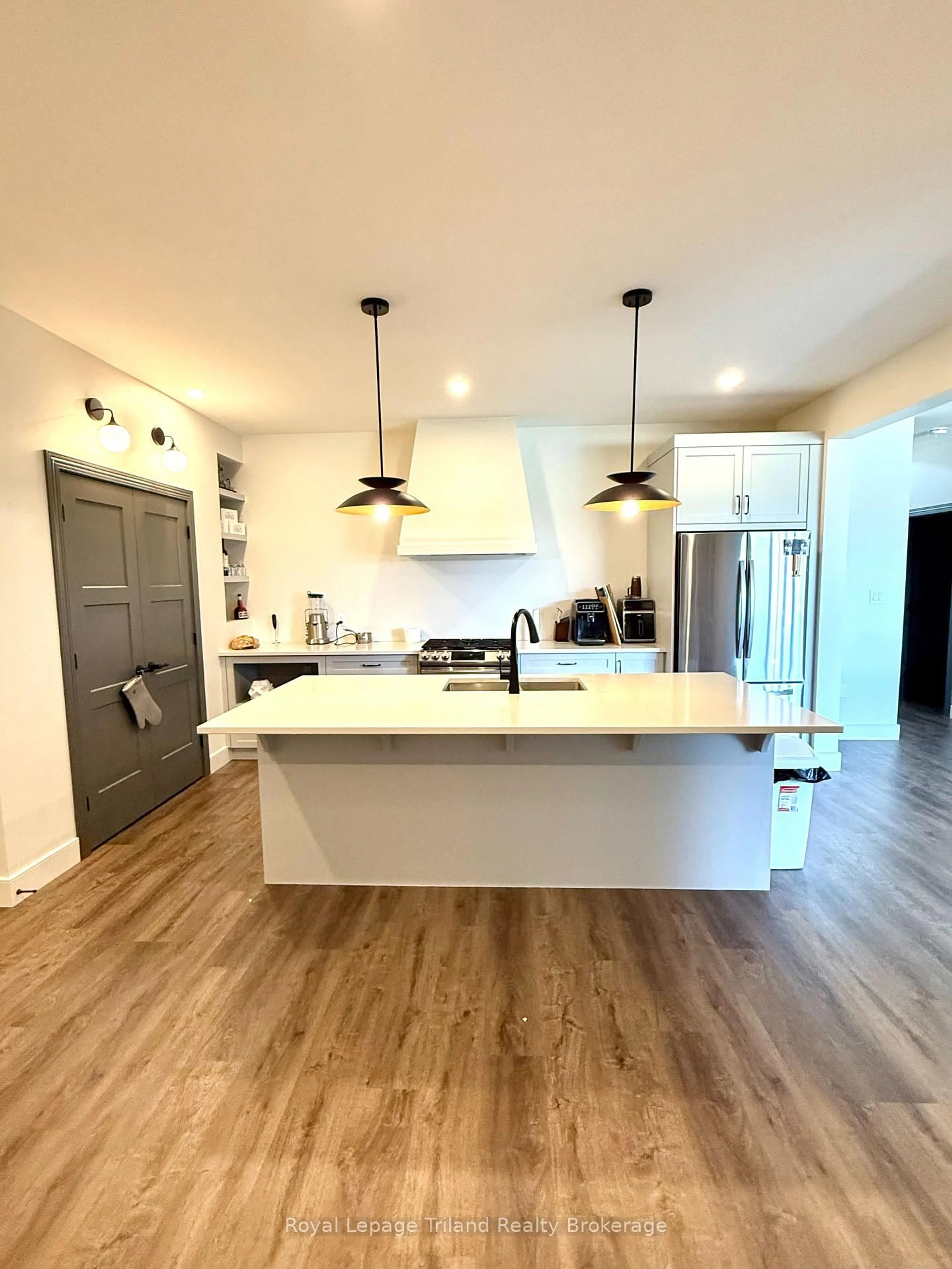 Contemporary kitchen, unknown for 75 Trailview Dr, Tillsonburg Ontario N4G 0K1