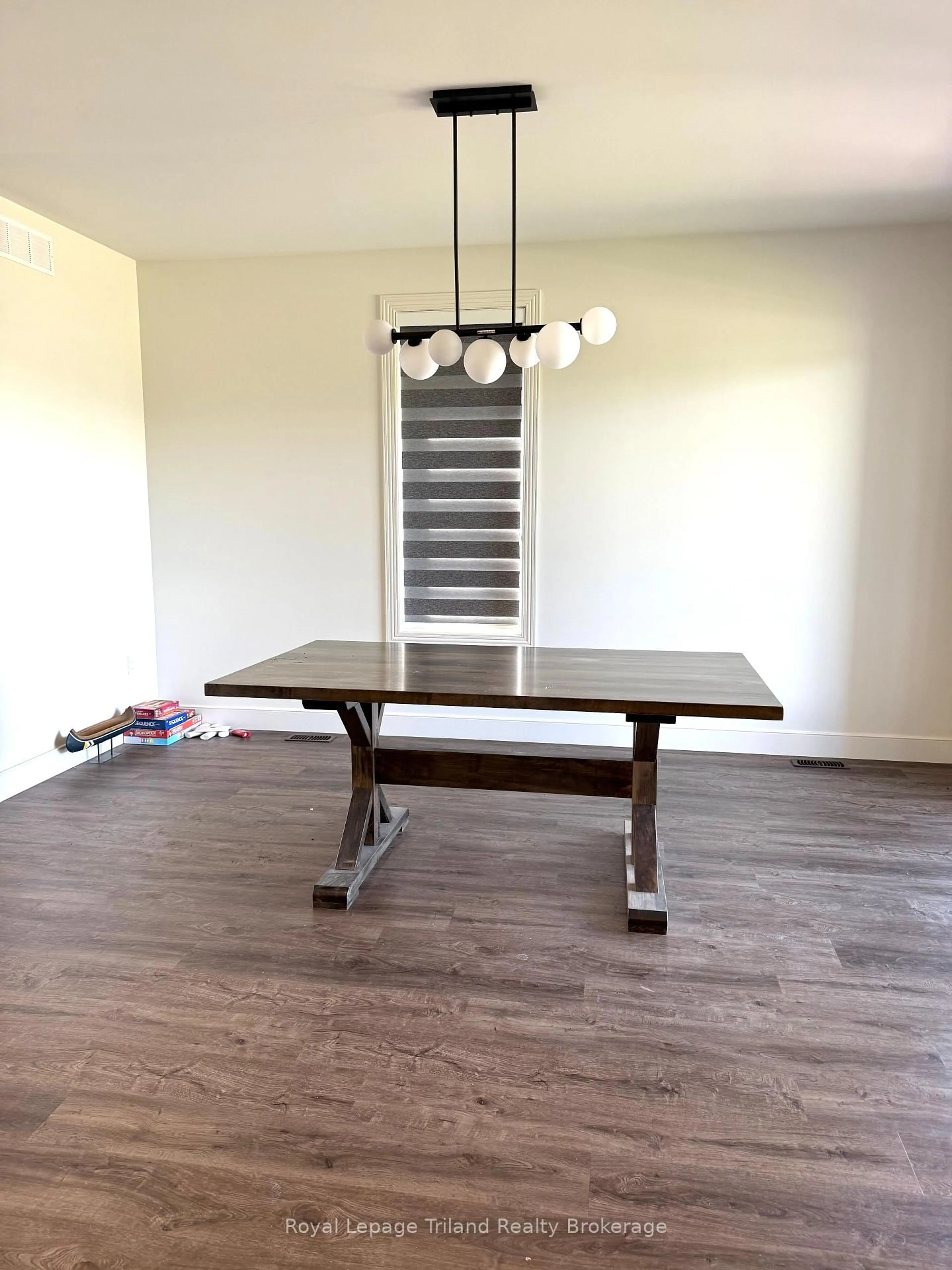 Dining room, wood/laminate floor for 75 Trailview Dr, Tillsonburg Ontario N4G 0K1