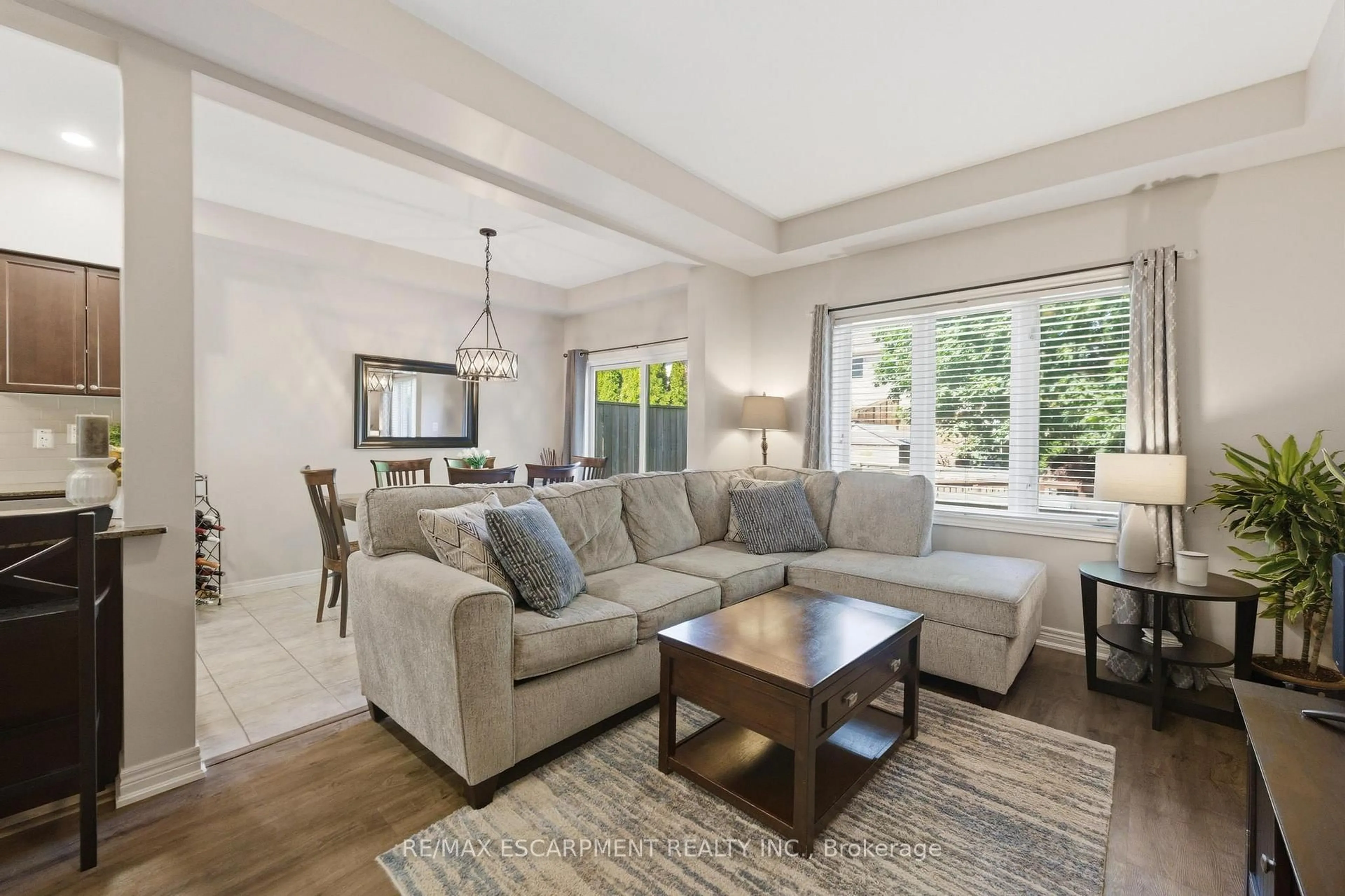 Living room with furniture, unknown for 6 Chestnut Dr #34, Grimsby Ontario L3M 0C4