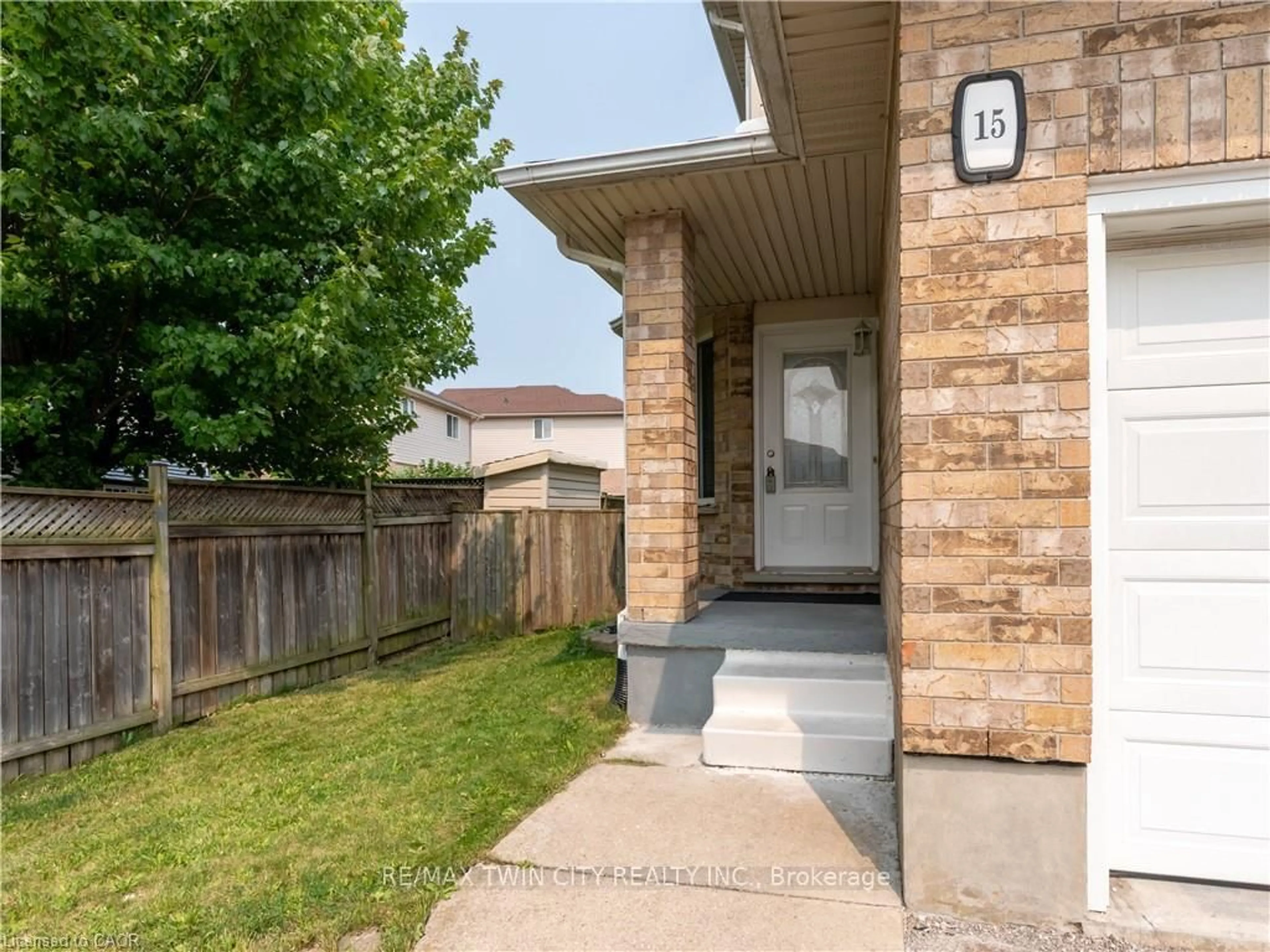 Unknown for 15 CHESTER Dr, Cambridge Ontario N1T 2C4