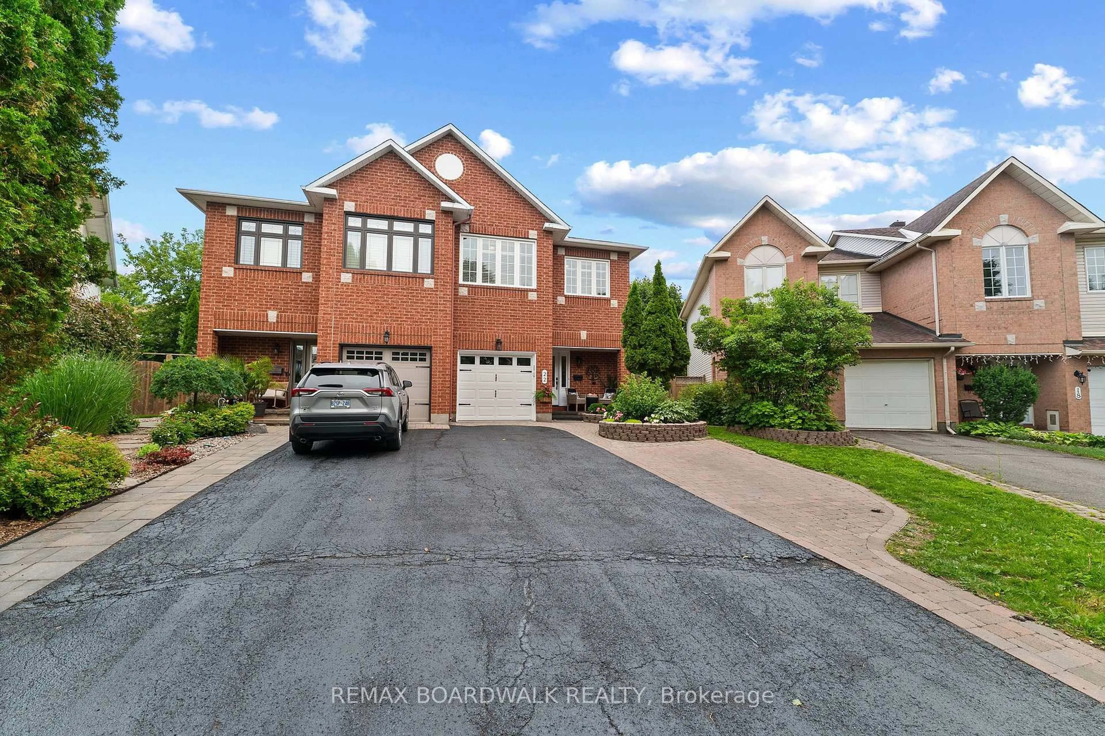 Unknown for 22 Eagleview St, Ottawa Ontario K2M 2R3