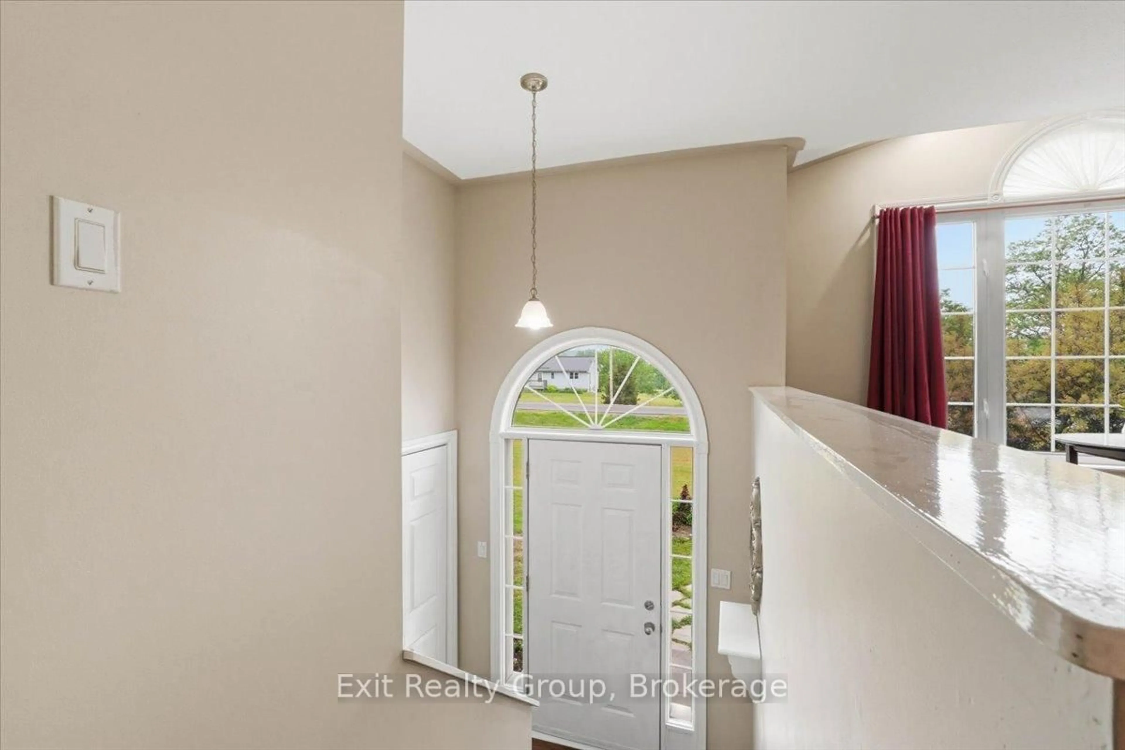Indoor entryway for 15448 Telephone Rd, Brighton Ontario K0K 1H0