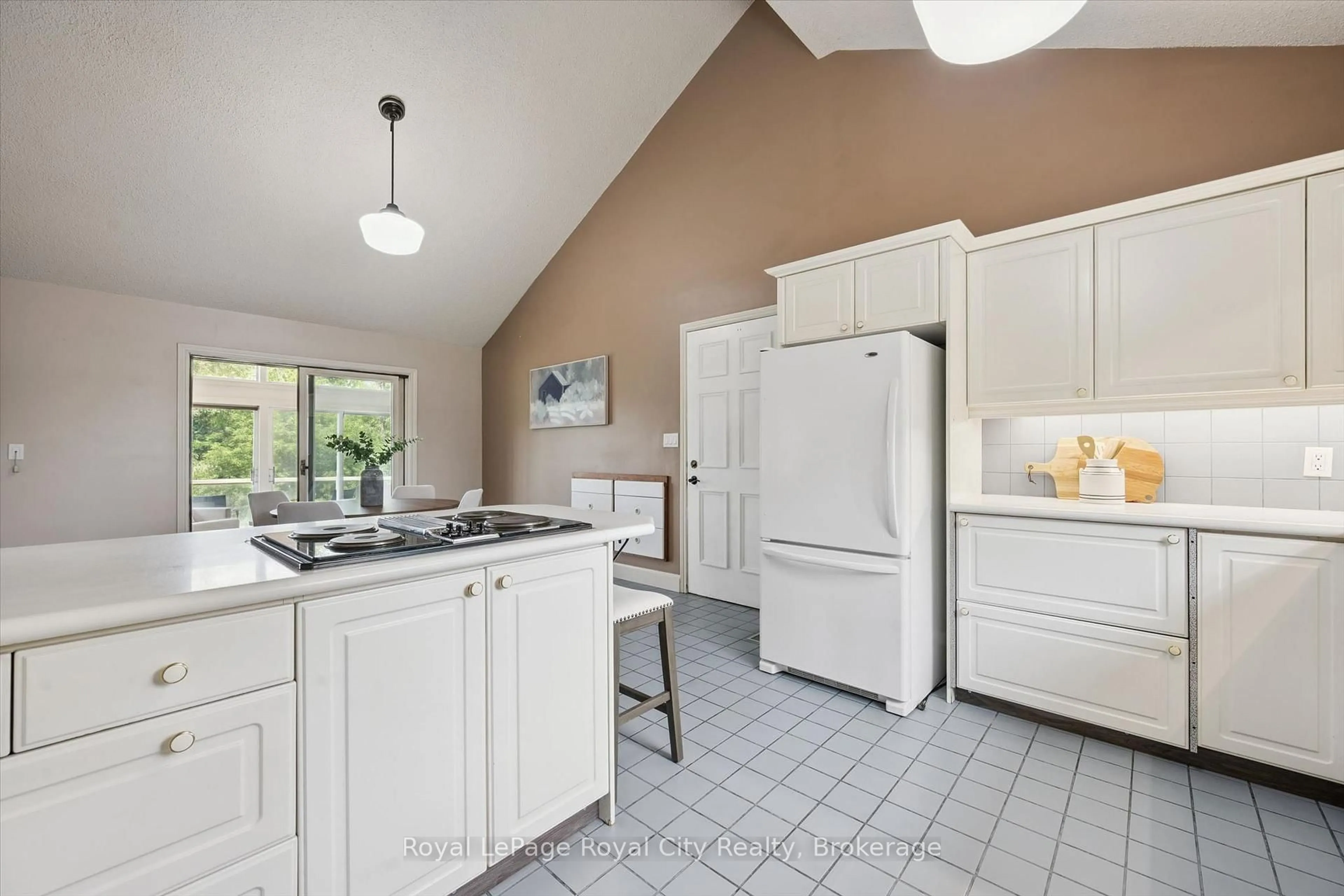Open concept kitchen, ceramic/tile floor for 8060 Wellington 18 Rd, Centre Wellington Ontario N1M 2W5