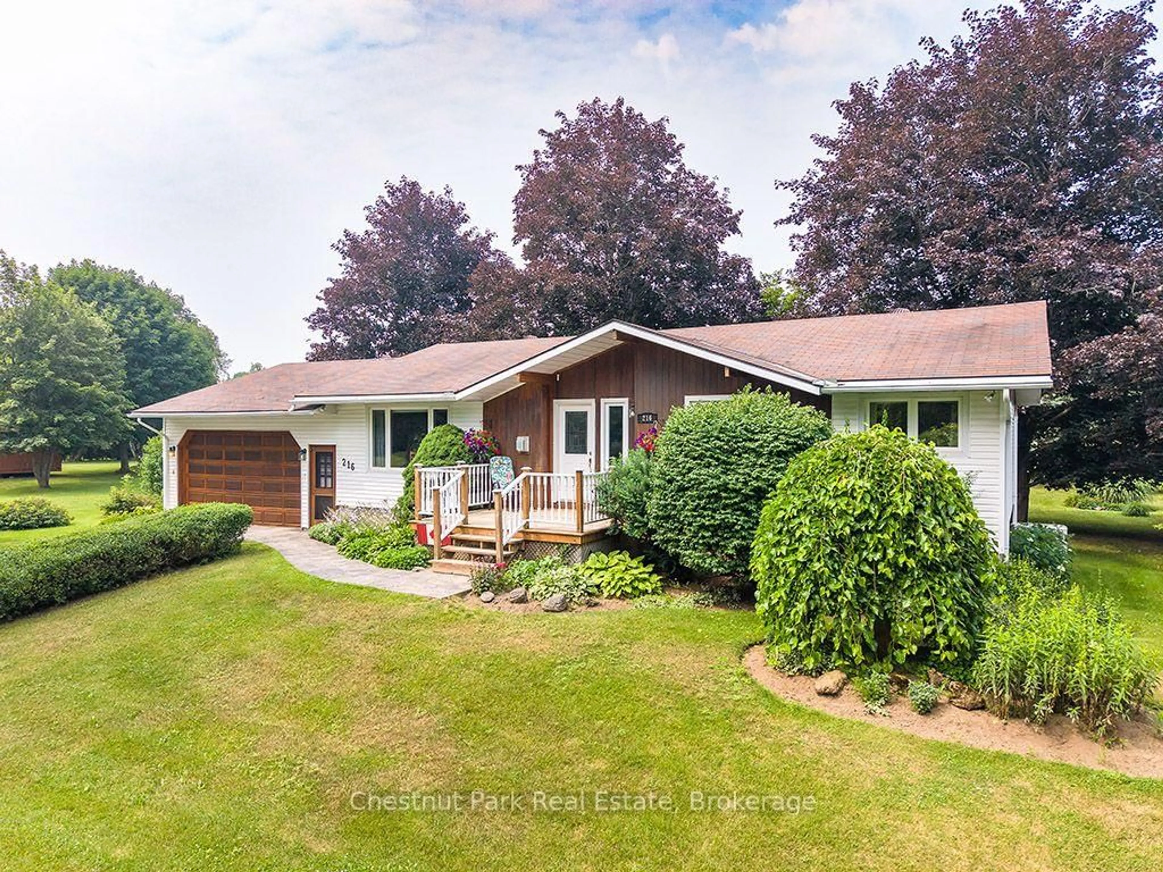 A pic from outside/outdoor area/front of a property/back of a property/a pic from drone, unknown for 216 Margaret St, Blue Mountains Ontario N0H 1J0