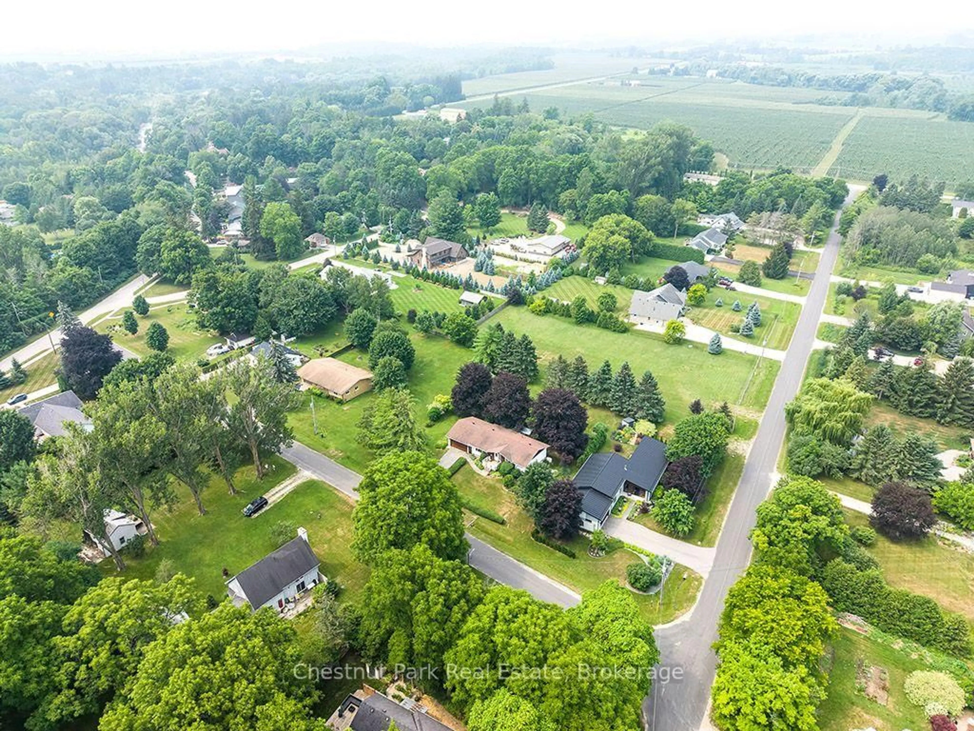 A pic from outside/outdoor area/front of a property/back of a property/a pic from drone, unknown for 216 Margaret St, Blue Mountains Ontario N0H 1J0
