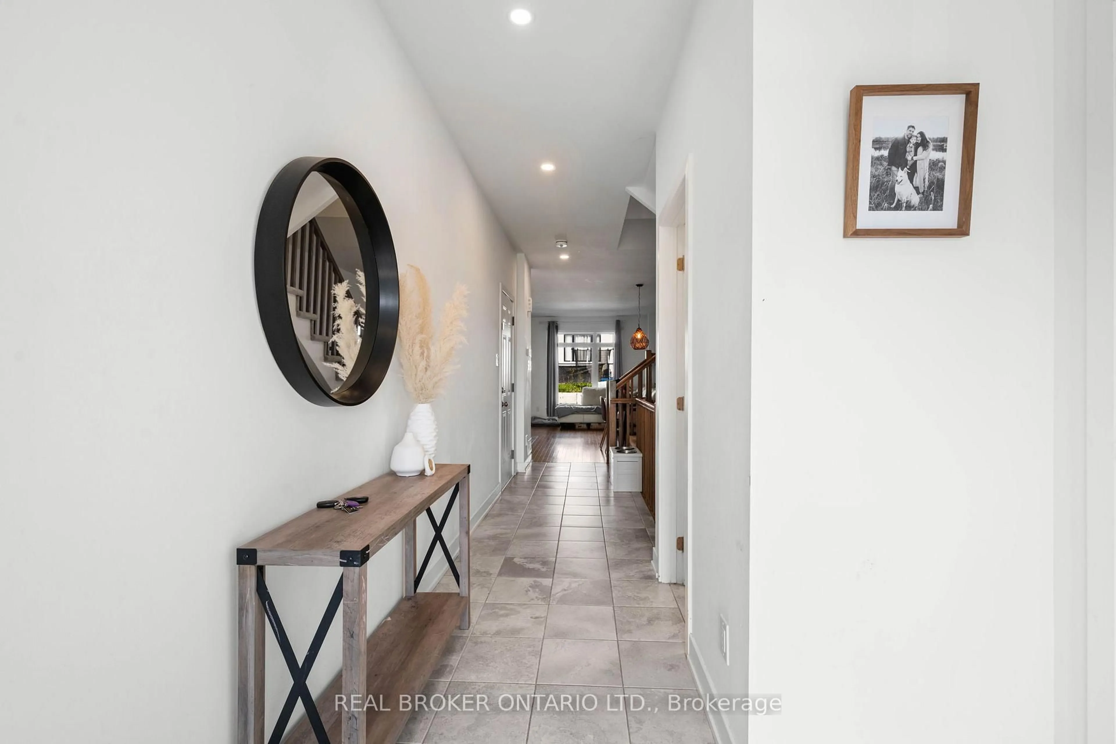 Indoor entryway for 645 Rathburn Lane, Ottawa Ontario K1T 0V9