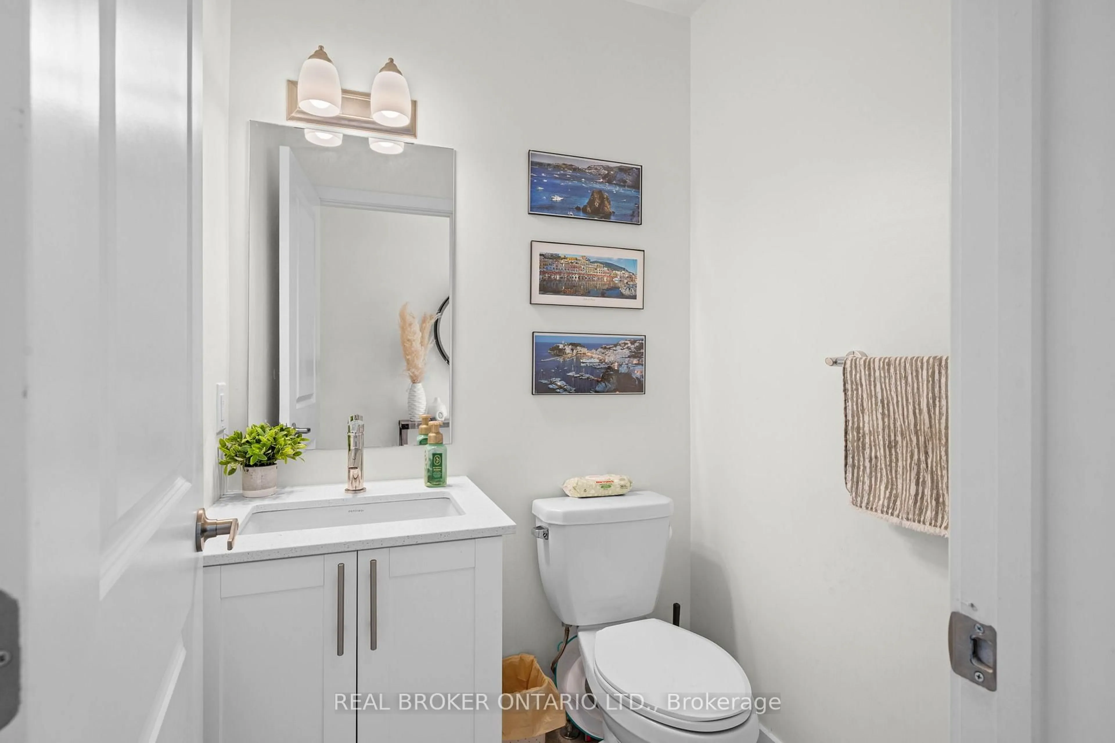 Standard bathroom, ceramic/tile floor for 645 Rathburn Lane, Ottawa Ontario K1T 0V9