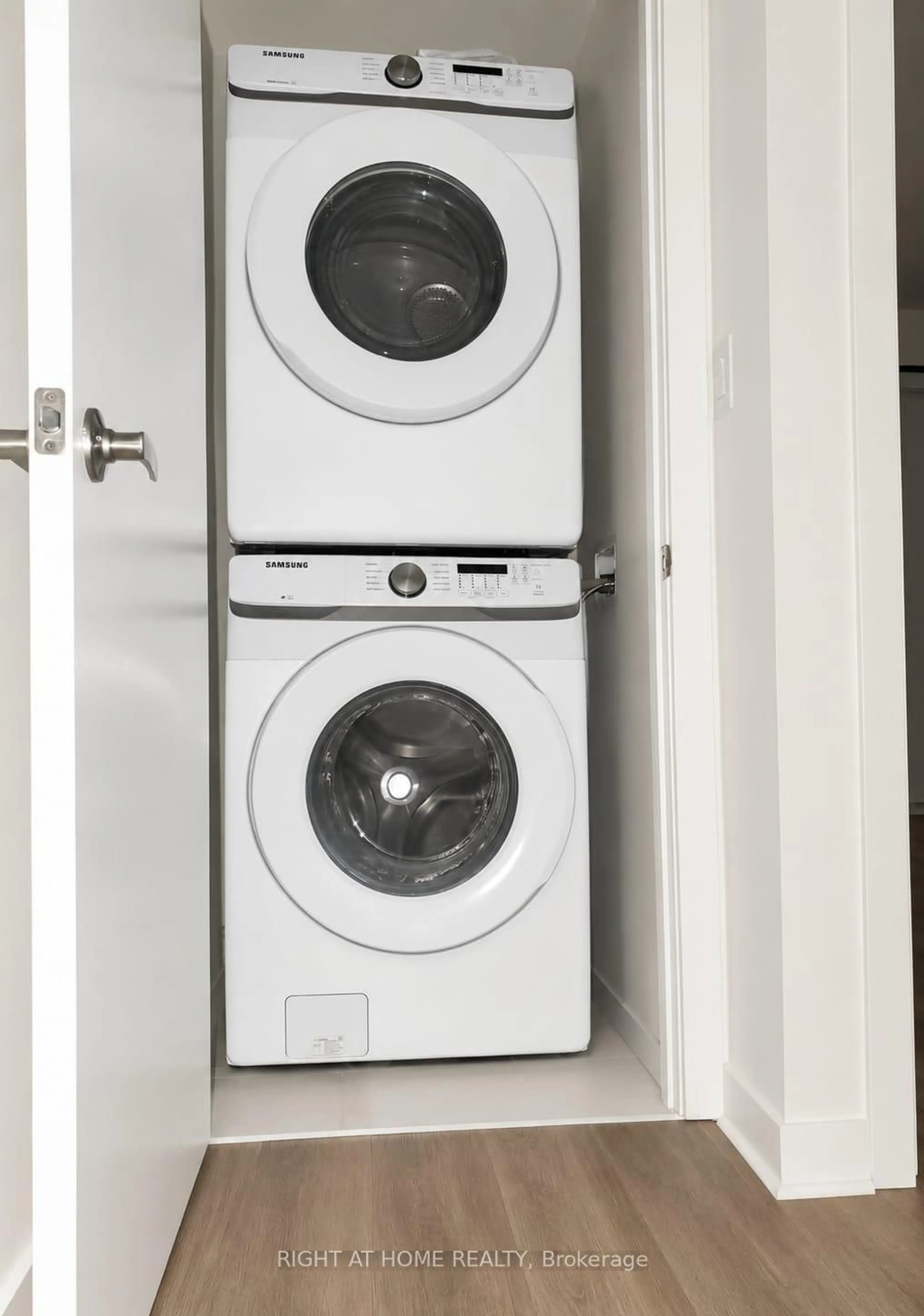 Laundry room for 590 North Service Rd #15, Hamilton Ontario L8E 0K5
