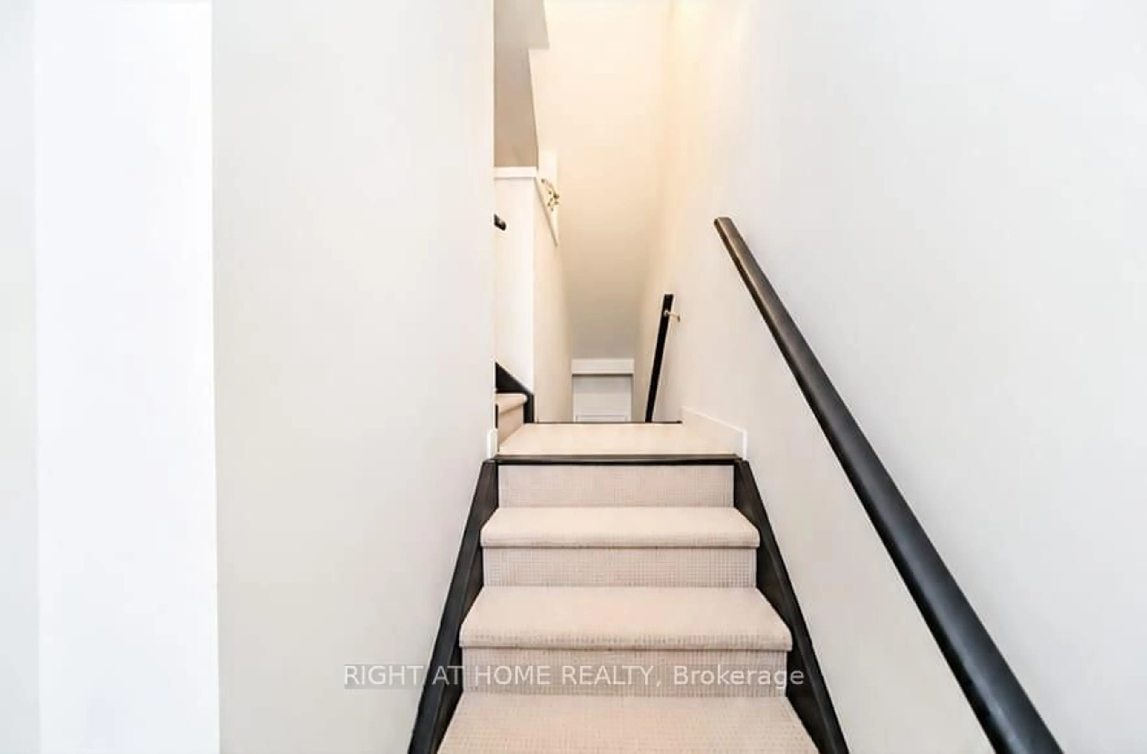 Stairs for 590 North Service Rd #15, Hamilton Ontario L8E 0K5